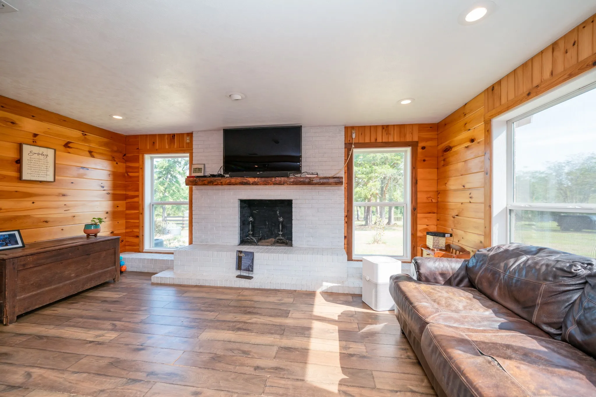 Single Family Residence For Sale in Cherokee County , 2130 E FM 22, Jacksonville, Texas 75766, 3 Bedroom, 3 Bathroom, 2 Garage spaces, 2,400 Sqft, built in 1975, mls#21383681, Real Estate Agent in Jacksonville, Homes For Sale in Cherokee county, Homes For Sale in Jacksonville, Realtor in Jacksonville Texas, Real Estate Brokerage Independent Realty Texas, Luminita Cordes Realtor