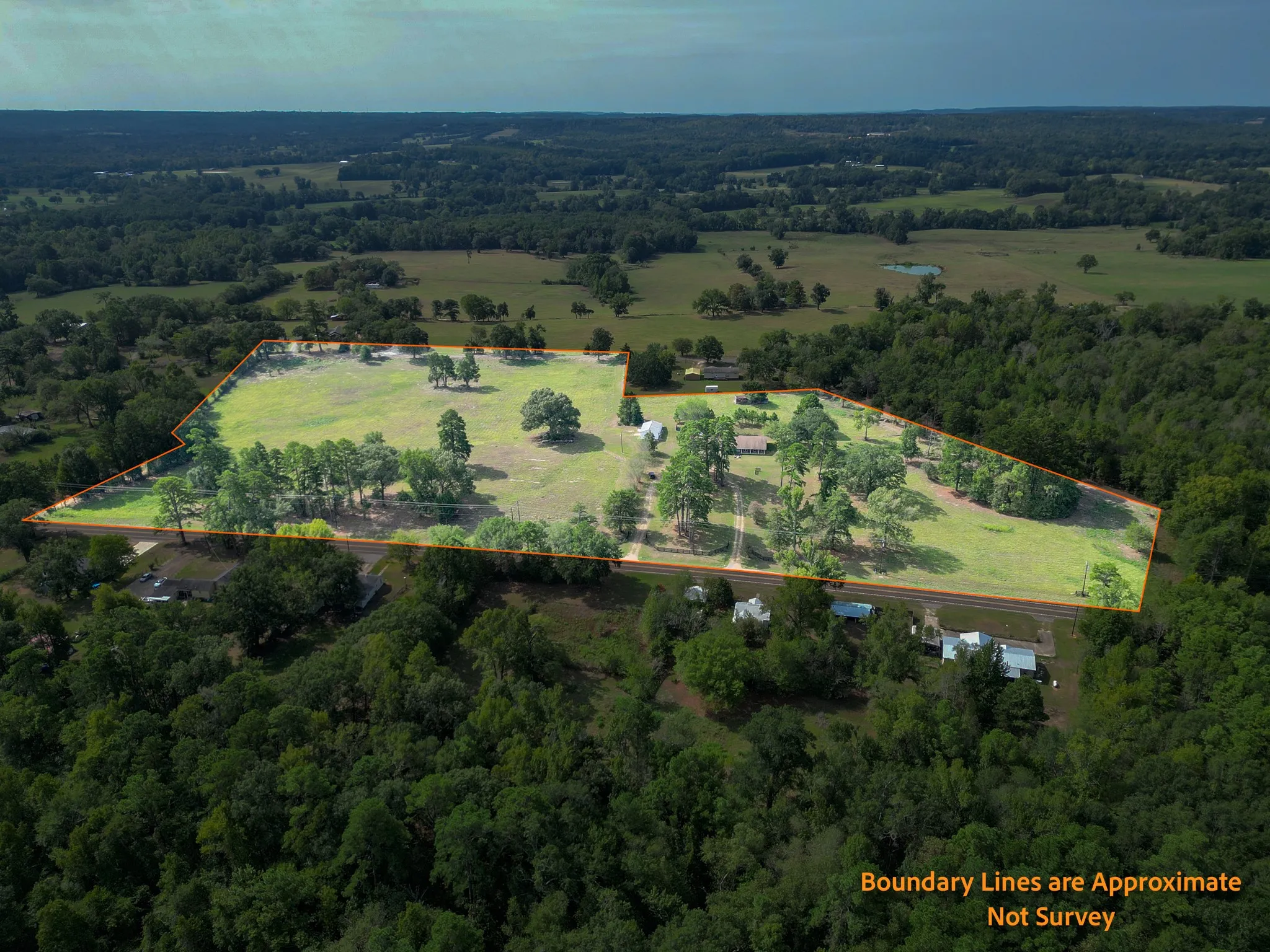 Single Family Residence For Sale in Cherokee County , 2130 E FM 22, Jacksonville, Texas 75766, 3 Bedroom, 3 Bathroom, 2 Garage spaces, 2,400 Sqft, built in 1975, mls#21383681, Real Estate Agent in Jacksonville, Homes For Sale in Cherokee county, Homes For Sale in Jacksonville, Realtor in Jacksonville Texas, Real Estate Brokerage Independent Realty Texas, Luminita Cordes Realtor