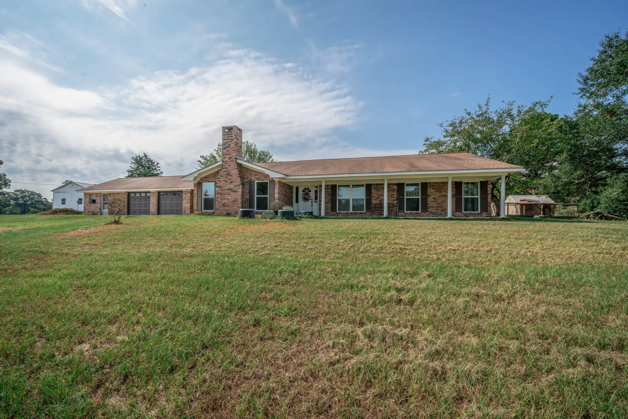 Single Family Residence For Sale in Cherokee County , 2130 E FM 22, Jacksonville, Texas 75766, 3 Bedroom, 3 Bathroom, 2 Garage spaces, 2,400 Sqft, built in 1975, mls#21383681, Real Estate Agent in Jacksonville, Homes For Sale in Cherokee county, Homes For Sale in Jacksonville, Realtor in Jacksonville Texas, Real Estate Brokerage Independent Realty Texas, Luminita Cordes Realtor