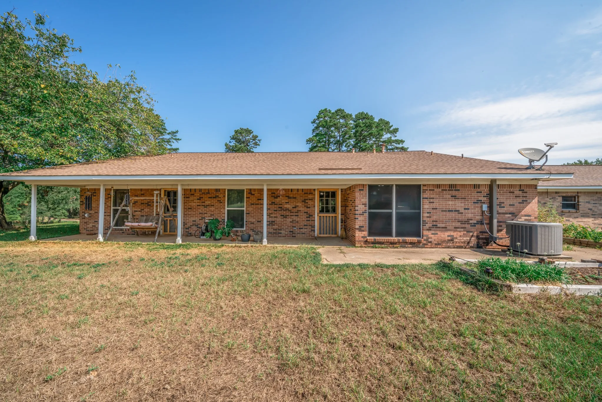 Single Family Residence For Sale in Cherokee County , 2130 E FM 22, Jacksonville, Texas 75766, 3 Bedroom, 3 Bathroom, 2 Garage spaces, 2,400 Sqft, built in 1975, mls#21383681, Real Estate Agent in Jacksonville, Homes For Sale in Cherokee county, Homes For Sale in Jacksonville, Realtor in Jacksonville Texas, Real Estate Brokerage Independent Realty Texas, Luminita Cordes Realtor