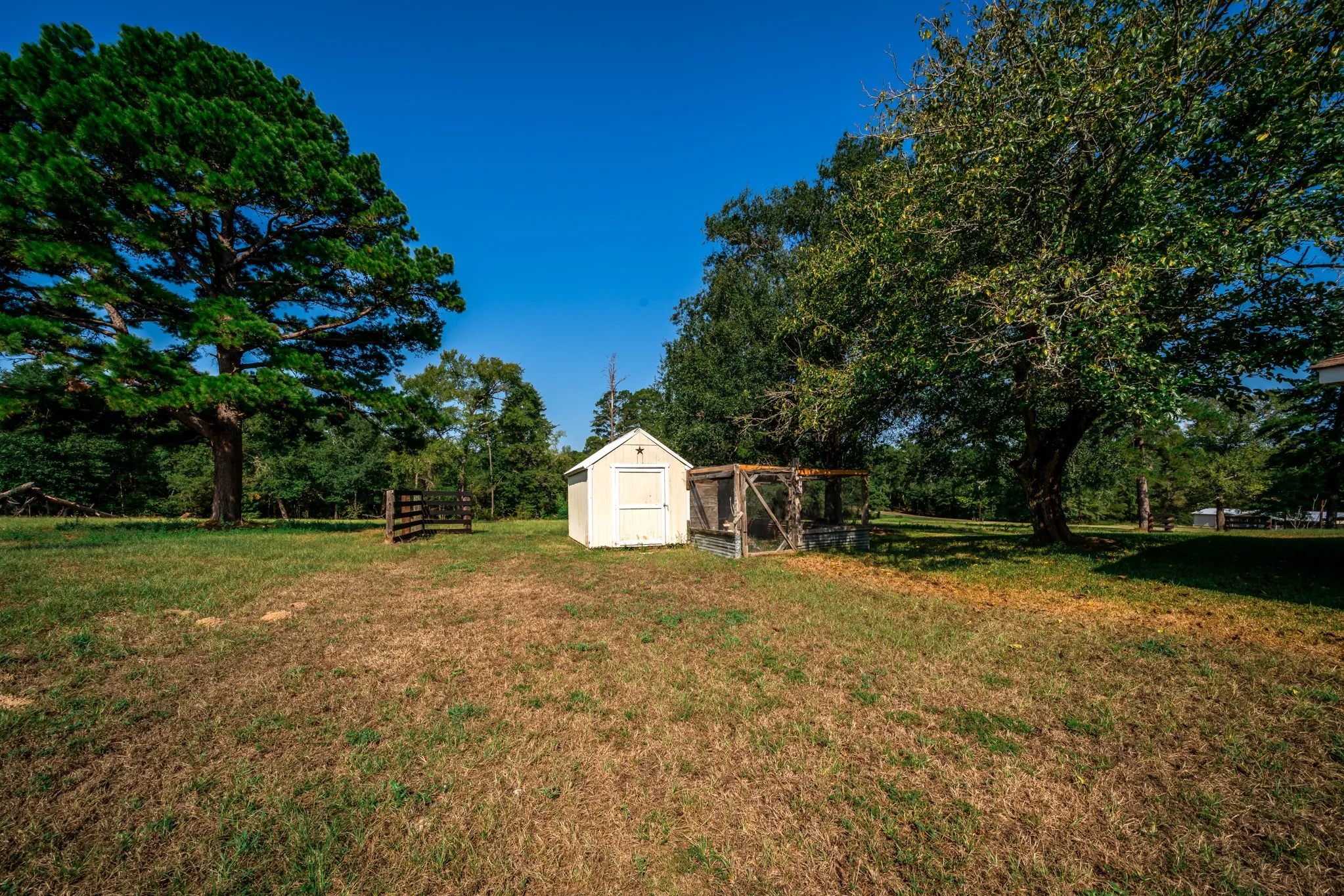 Single Family Residence For Sale in Cherokee County , 2130 E FM 22, Jacksonville, Texas 75766, 3 Bedroom, 3 Bathroom, 2 Garage spaces, 2,400 Sqft, built in 1975, mls#21383681, Real Estate Agent in Jacksonville, Homes For Sale in Cherokee county, Homes For Sale in Jacksonville, Realtor in Jacksonville Texas, Real Estate Brokerage Independent Realty Texas, Luminita Cordes Realtor