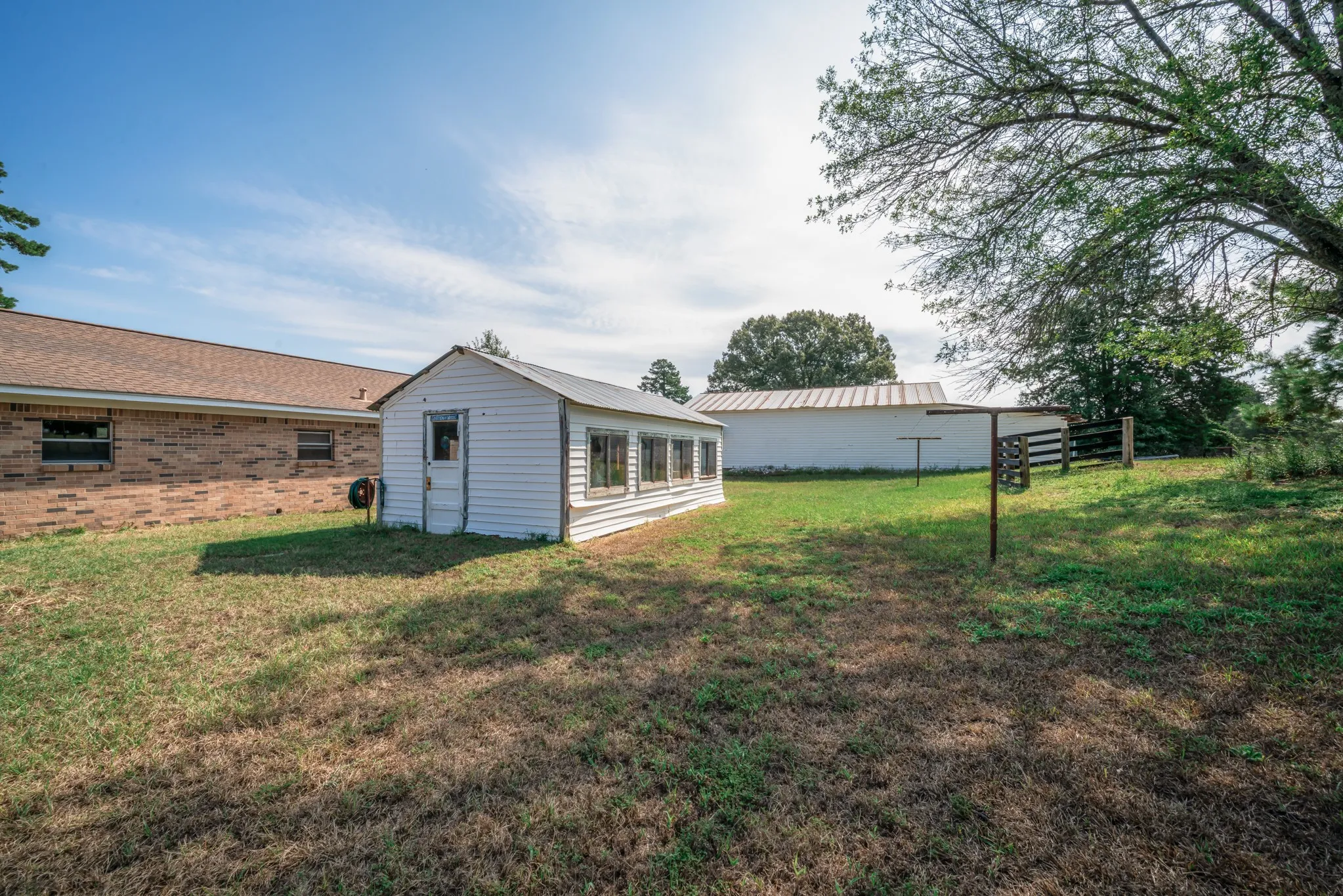 Single Family Residence For Sale in Cherokee County , 2130 E FM 22, Jacksonville, Texas 75766, 3 Bedroom, 3 Bathroom, 2 Garage spaces, 2,400 Sqft, built in 1975, mls#21383681, Real Estate Agent in Jacksonville, Homes For Sale in Cherokee county, Homes For Sale in Jacksonville, Realtor in Jacksonville Texas, Real Estate Brokerage Independent Realty Texas, Luminita Cordes Realtor