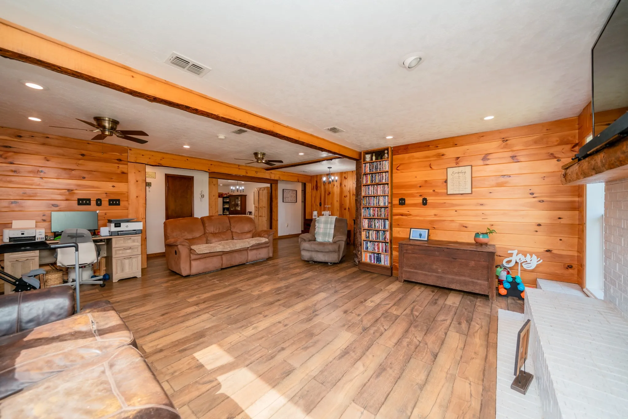 Single Family Residence For Sale in Cherokee County , 2130 E FM 22, Jacksonville, Texas 75766, 3 Bedroom, 3 Bathroom, 2 Garage spaces, 2,400 Sqft, built in 1975, mls#21383681, Real Estate Agent in Jacksonville, Homes For Sale in Cherokee county, Homes For Sale in Jacksonville, Realtor in Jacksonville Texas, Real Estate Brokerage Independent Realty Texas, Luminita Cordes Realtor