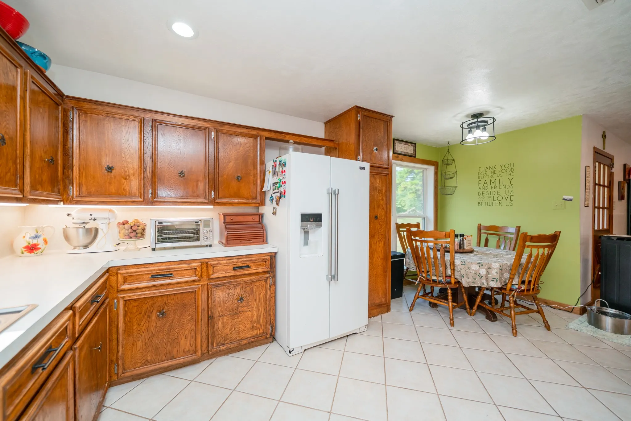 Single Family Residence For Sale in Cherokee County , 2130 E FM 22, Jacksonville, Texas 75766, 3 Bedroom, 3 Bathroom, 2 Garage spaces, 2,400 Sqft, built in 1975, mls#21383681, Real Estate Agent in Jacksonville, Homes For Sale in Cherokee county, Homes For Sale in Jacksonville, Realtor in Jacksonville Texas, Real Estate Brokerage Independent Realty Texas, Luminita Cordes Realtor