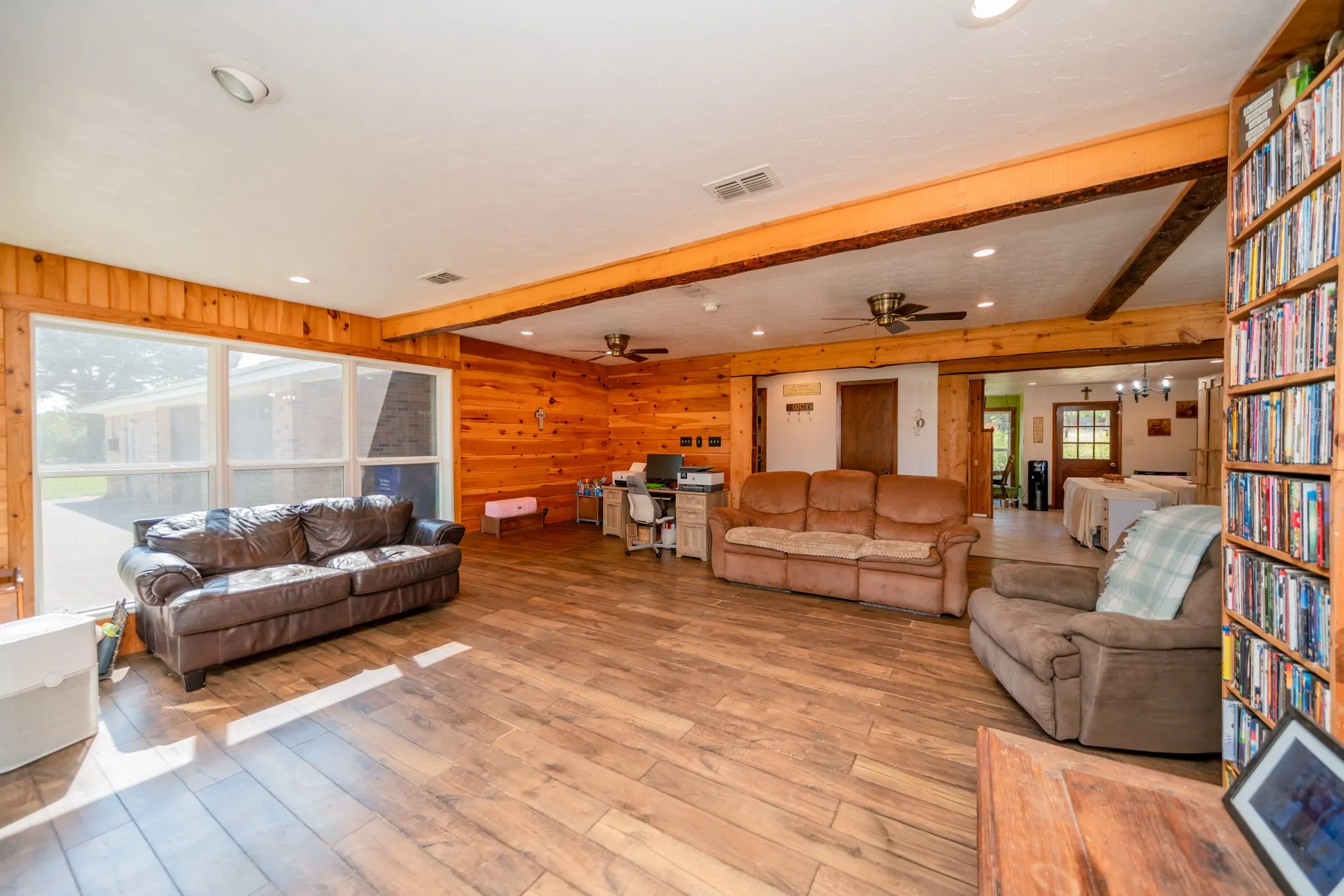 Single Family Residence For Sale in Cherokee County , 2130 E FM 22, Jacksonville, Texas 75766, 3 Bedroom, 3 Bathroom, 2 Garage spaces, 2,400 Sqft, built in 1975, mls#21383681, Real Estate Agent in Jacksonville, Homes For Sale in Cherokee county, Homes For Sale in Jacksonville, Realtor in Jacksonville Texas, Real Estate Brokerage Independent Realty Texas, Luminita Cordes Realtor