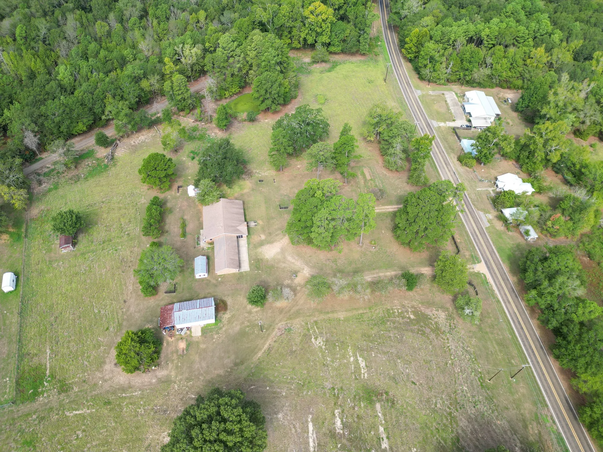 Single Family Residence For Sale in Cherokee County , 2130 E FM 22, Jacksonville, Texas 75766, 3 Bedroom, 3 Bathroom, 2 Garage spaces, 2,400 Sqft, built in 1975, mls#21383681, Real Estate Agent in Jacksonville, Homes For Sale in Cherokee county, Homes For Sale in Jacksonville, Realtor in Jacksonville Texas, Real Estate Brokerage Independent Realty Texas, Luminita Cordes Realtor