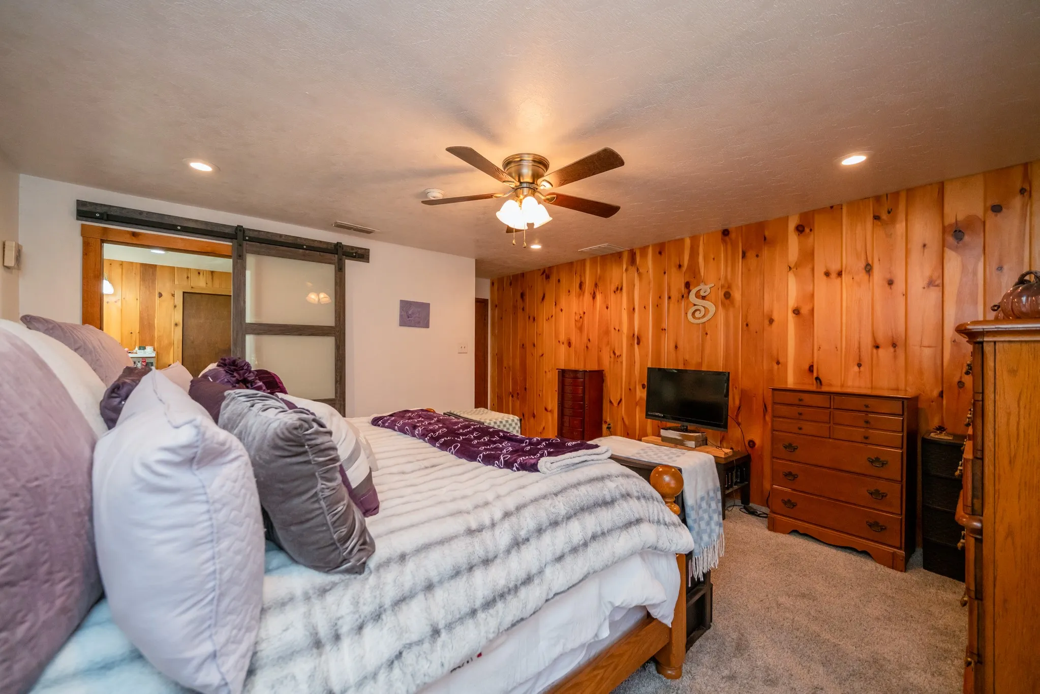 Single Family Residence For Sale in Cherokee County , 2130 E FM 22, Jacksonville, Texas 75766, 3 Bedroom, 3 Bathroom, 2 Garage spaces, 2,400 Sqft, built in 1975, mls#21383681, Real Estate Agent in Jacksonville, Homes For Sale in Cherokee county, Homes For Sale in Jacksonville, Realtor in Jacksonville Texas, Real Estate Brokerage Independent Realty Texas, Luminita Cordes Realtor