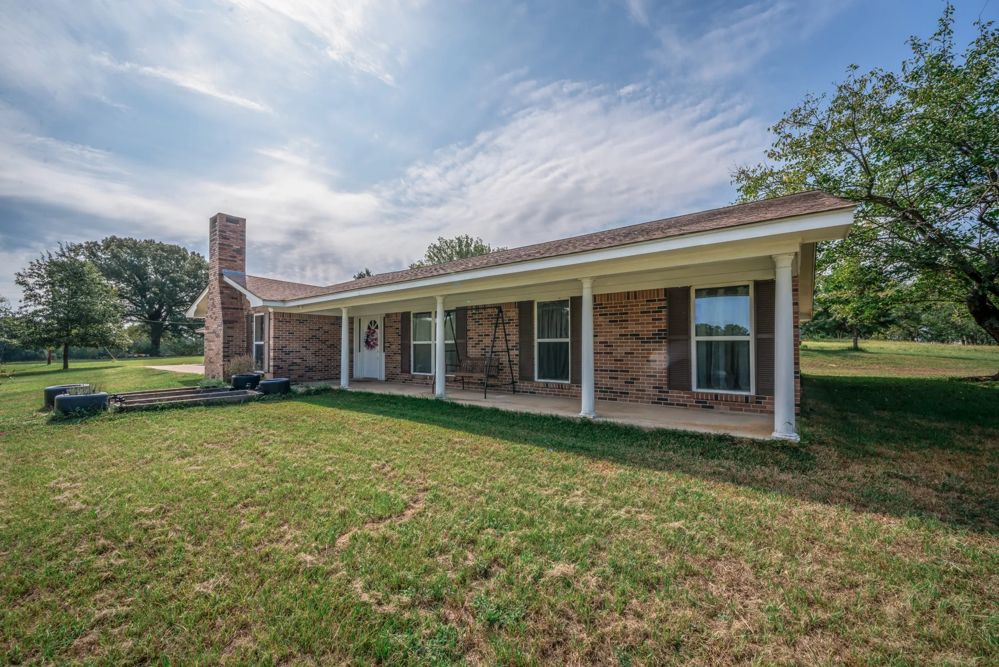 Single Family Residence For Sale in Cherokee County , 2130 E FM 22, Jacksonville, Texas 75766, 3 Bedroom, 3 Bathroom, 2 Garage spaces, 2,400 Sqft, built in 1975, mls#21383681, Real Estate Agent in Jacksonville, Homes For Sale in Cherokee county, Homes For Sale in Jacksonville, Realtor in Jacksonville Texas, Real Estate Brokerage Independent Realty Texas, Luminita Cordes Realtor