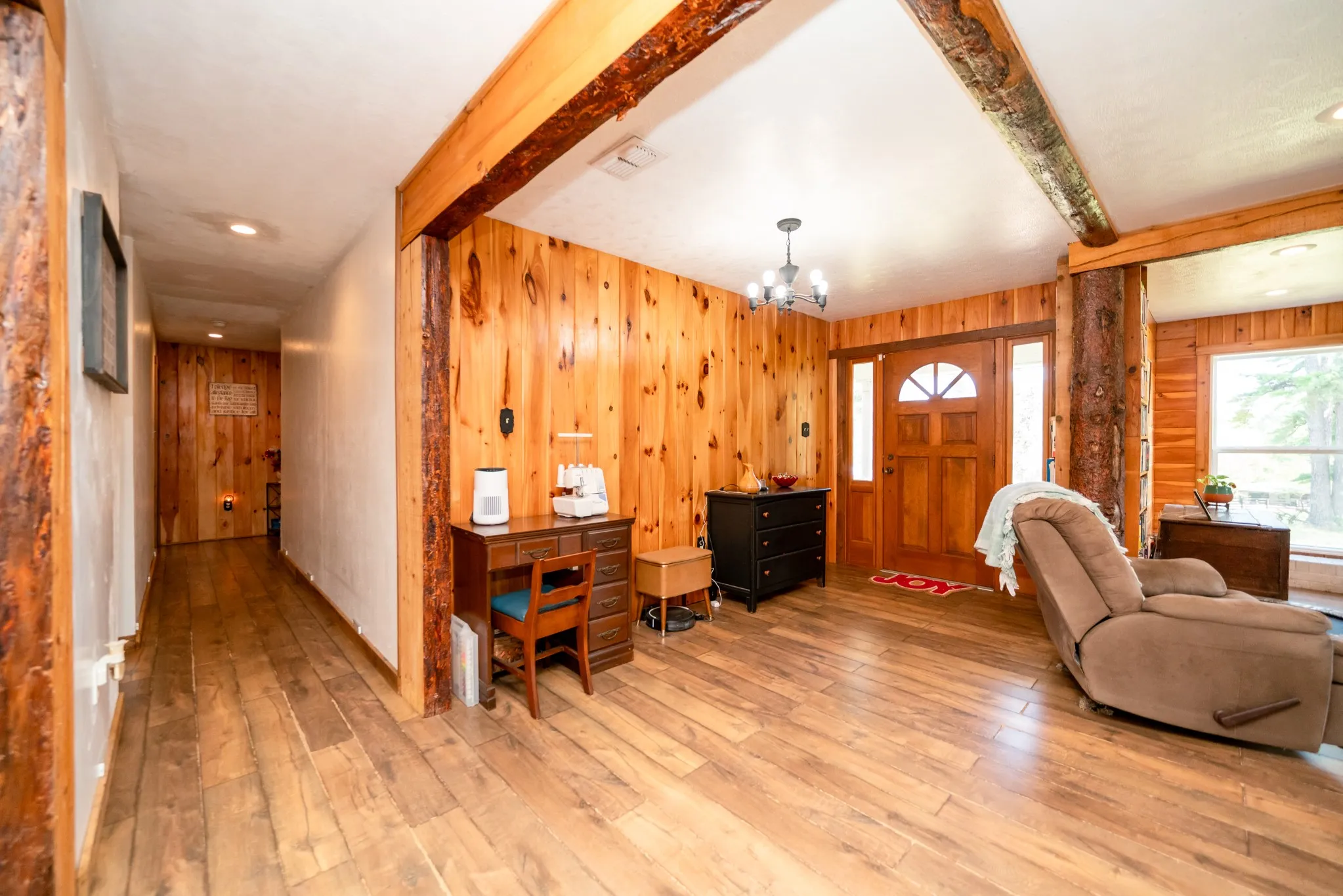 Single Family Residence For Sale in Cherokee County , 2130 E FM 22, Jacksonville, Texas 75766, 3 Bedroom, 3 Bathroom, 2 Garage spaces, 2,400 Sqft, built in 1975, mls#21383681, Real Estate Agent in Jacksonville, Homes For Sale in Cherokee county, Homes For Sale in Jacksonville, Realtor in Jacksonville Texas, Real Estate Brokerage Independent Realty Texas, Luminita Cordes Realtor