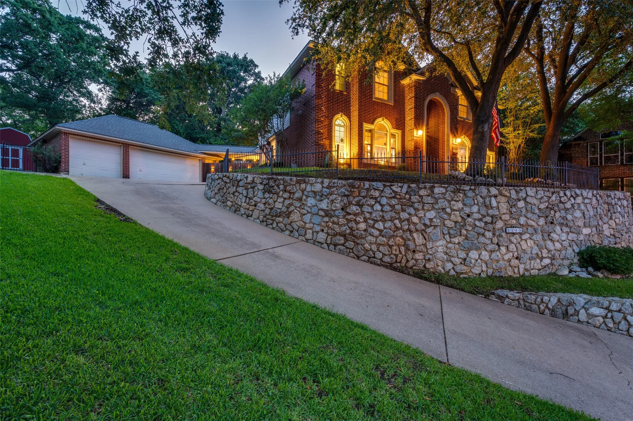 Single Family Residence For Sale in Tarrant County , 3145 Joyce Court, Grapevine, Texas 76051, 4 Bedroom, 4 Bathroom, 3 Garage spaces, 3,233 Sqft, built in 1997, mls#21384623, Real Estate Agent in Grapevine, Homes For Sale in Tarrant county, Homes For Sale in Grapevine, Realtor in Grapevine Texas, Real Estate Brokerage Independent Realty Texas, Luminita Cordes Realtor