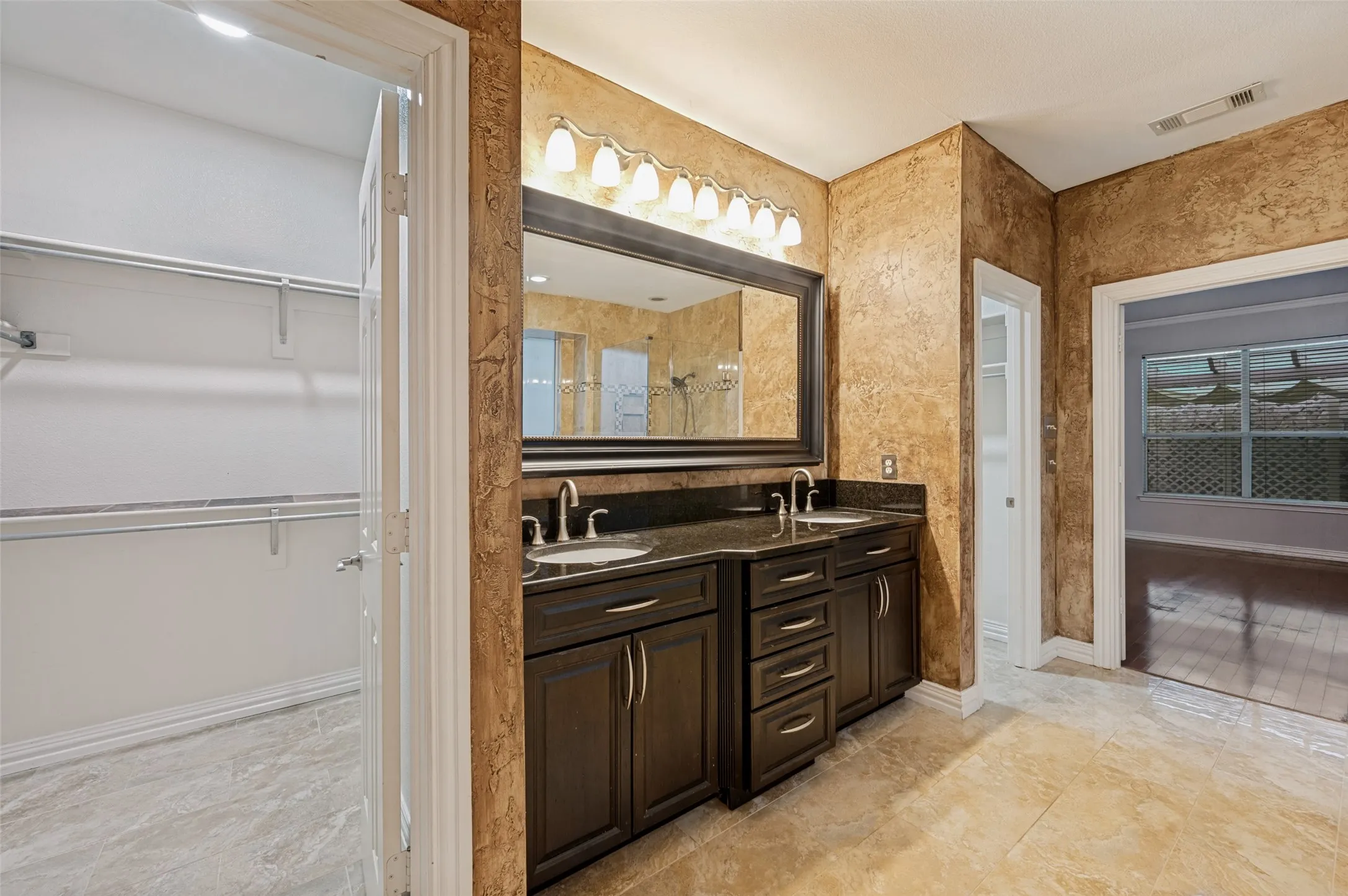 Single Family Residence For Sale in Tarrant County , 3145 Joyce Court, Grapevine, Texas 76051, 4 Bedroom, 4 Bathroom, 3 Garage spaces, 3,233 Sqft, built in 1997, mls#21384623, Real Estate Agent in Grapevine, Homes For Sale in Tarrant county, Homes For Sale in Grapevine, Realtor in Grapevine Texas, Real Estate Brokerage Independent Realty Texas, Luminita Cordes Realtor