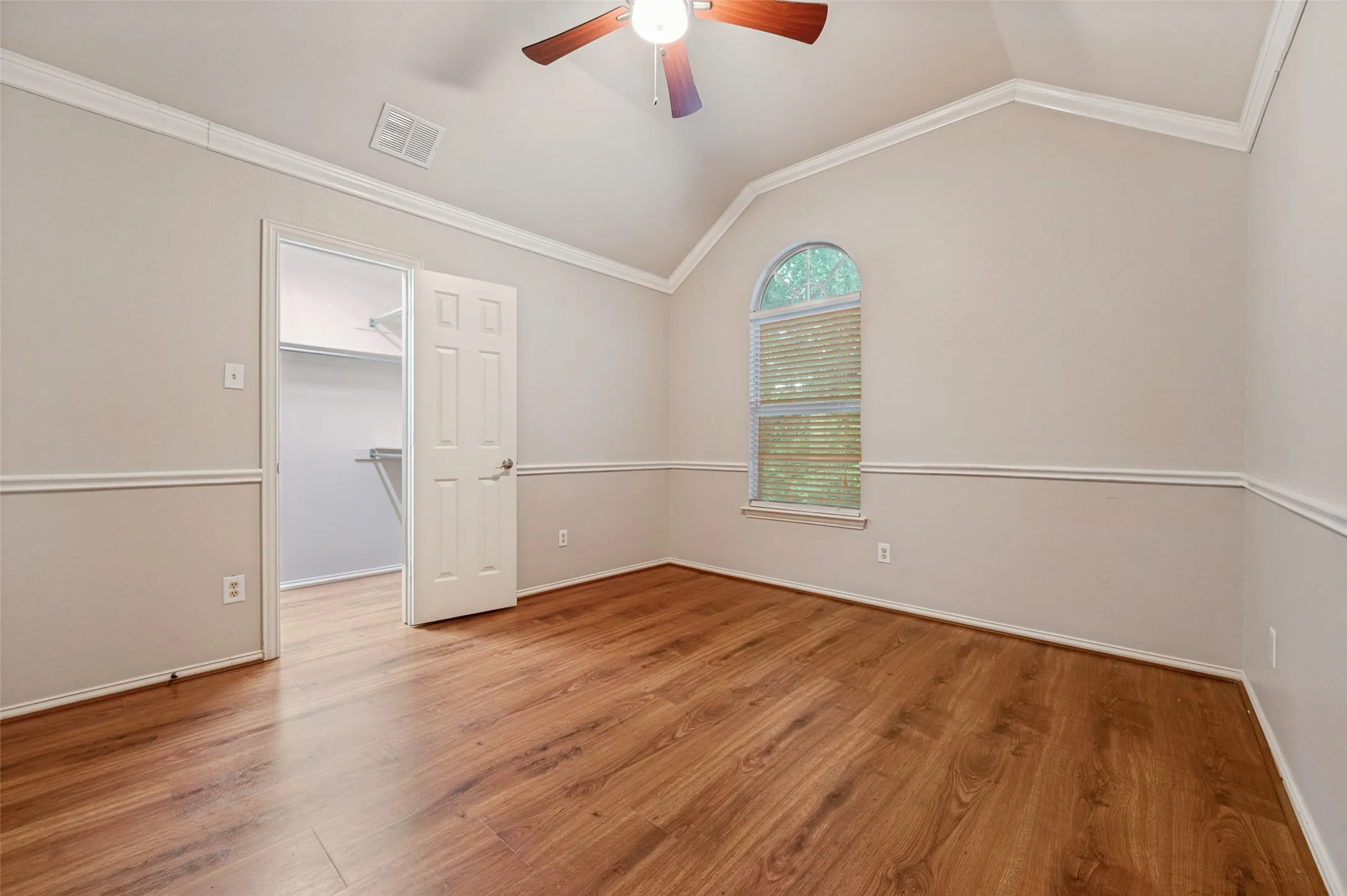Single Family Residence For Sale in Tarrant County , 3145 Joyce Court, Grapevine, Texas 76051, 4 Bedroom, 4 Bathroom, 3 Garage spaces, 3,233 Sqft, built in 1997, mls#21384623, Real Estate Agent in Grapevine, Homes For Sale in Tarrant county, Homes For Sale in Grapevine, Realtor in Grapevine Texas, Real Estate Brokerage Independent Realty Texas, Luminita Cordes Realtor