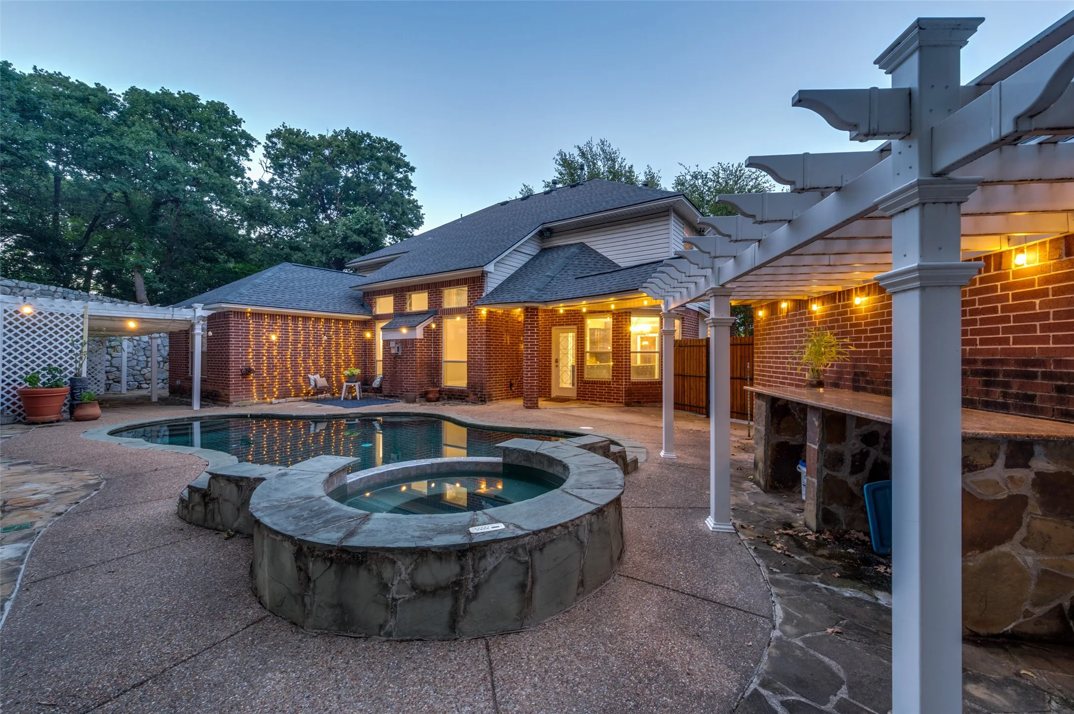 Single Family Residence For Sale in Tarrant County , 3145 Joyce Court, Grapevine, Texas 76051, 4 Bedroom, 4 Bathroom, 3 Garage spaces, 3,233 Sqft, built in 1997, mls#21384623, Real Estate Agent in Grapevine, Homes For Sale in Tarrant county, Homes For Sale in Grapevine, Realtor in Grapevine Texas, Real Estate Brokerage Independent Realty Texas, Luminita Cordes Realtor