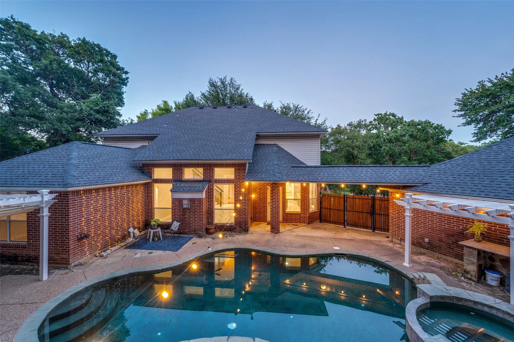 Single Family Residence For Sale in Tarrant County , 3145 Joyce Court, Grapevine, Texas 76051, 4 Bedroom, 4 Bathroom, 3 Garage spaces, 3,233 Sqft, built in 1997, mls#21384623, Real Estate Agent in Grapevine, Homes For Sale in Tarrant county, Homes For Sale in Grapevine, Realtor in Grapevine Texas, Real Estate Brokerage Independent Realty Texas, Luminita Cordes Realtor
