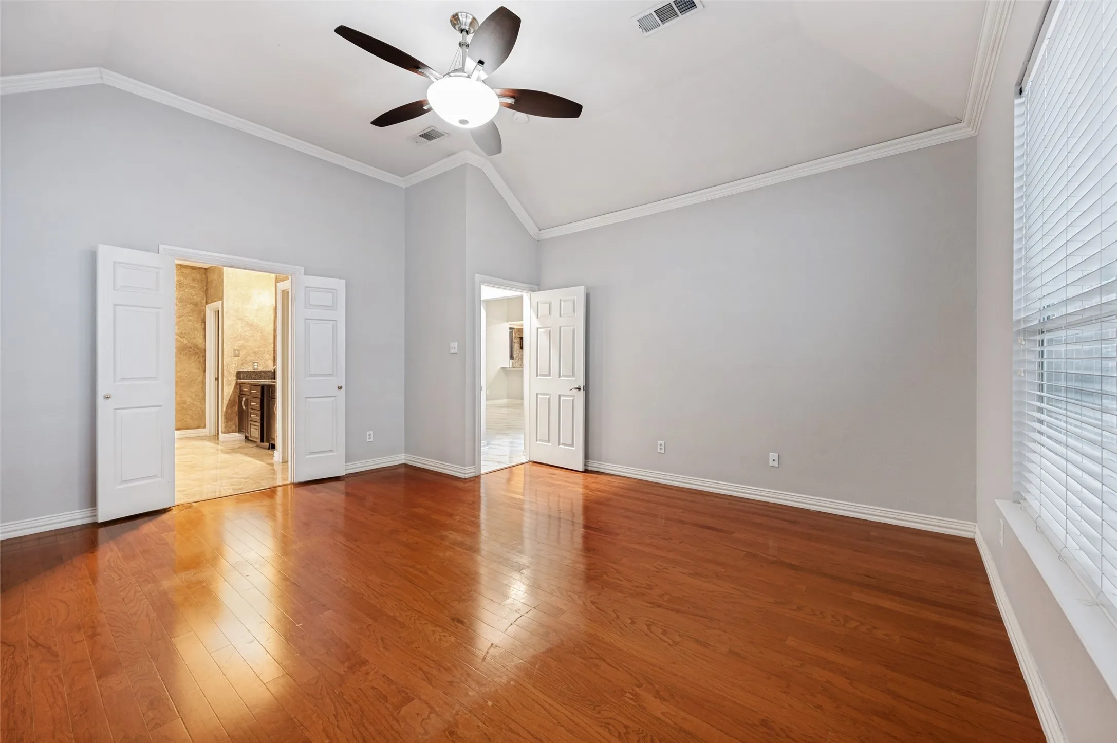 Single Family Residence For Sale in Tarrant County , 3145 Joyce Court, Grapevine, Texas 76051, 4 Bedroom, 4 Bathroom, 3 Garage spaces, 3,233 Sqft, built in 1997, mls#21384623, Real Estate Agent in Grapevine, Homes For Sale in Tarrant county, Homes For Sale in Grapevine, Realtor in Grapevine Texas, Real Estate Brokerage Independent Realty Texas, Luminita Cordes Realtor