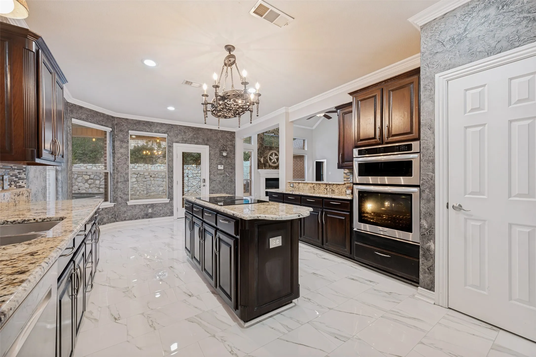 Single Family Residence For Sale in Tarrant County , 3145 Joyce Court, Grapevine, Texas 76051, 4 Bedroom, 4 Bathroom, 3 Garage spaces, 3,233 Sqft, built in 1997, mls#21384623, Real Estate Agent in Grapevine, Homes For Sale in Tarrant county, Homes For Sale in Grapevine, Realtor in Grapevine Texas, Real Estate Brokerage Independent Realty Texas, Luminita Cordes Realtor