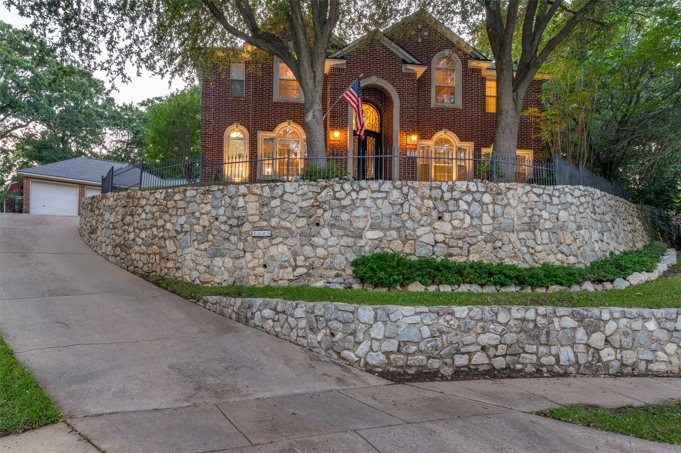 Single Family Residence For Sale in Tarrant County , 3145 Joyce Court, Grapevine, Texas 76051, 4 Bedroom, 4 Bathroom, 3 Garage spaces, 3,233 Sqft, built in 1997, mls#21384623, Real Estate Agent in Grapevine, Homes For Sale in Tarrant county, Homes For Sale in Grapevine, Realtor in Grapevine Texas, Real Estate Brokerage Independent Realty Texas, Luminita Cordes Realtor