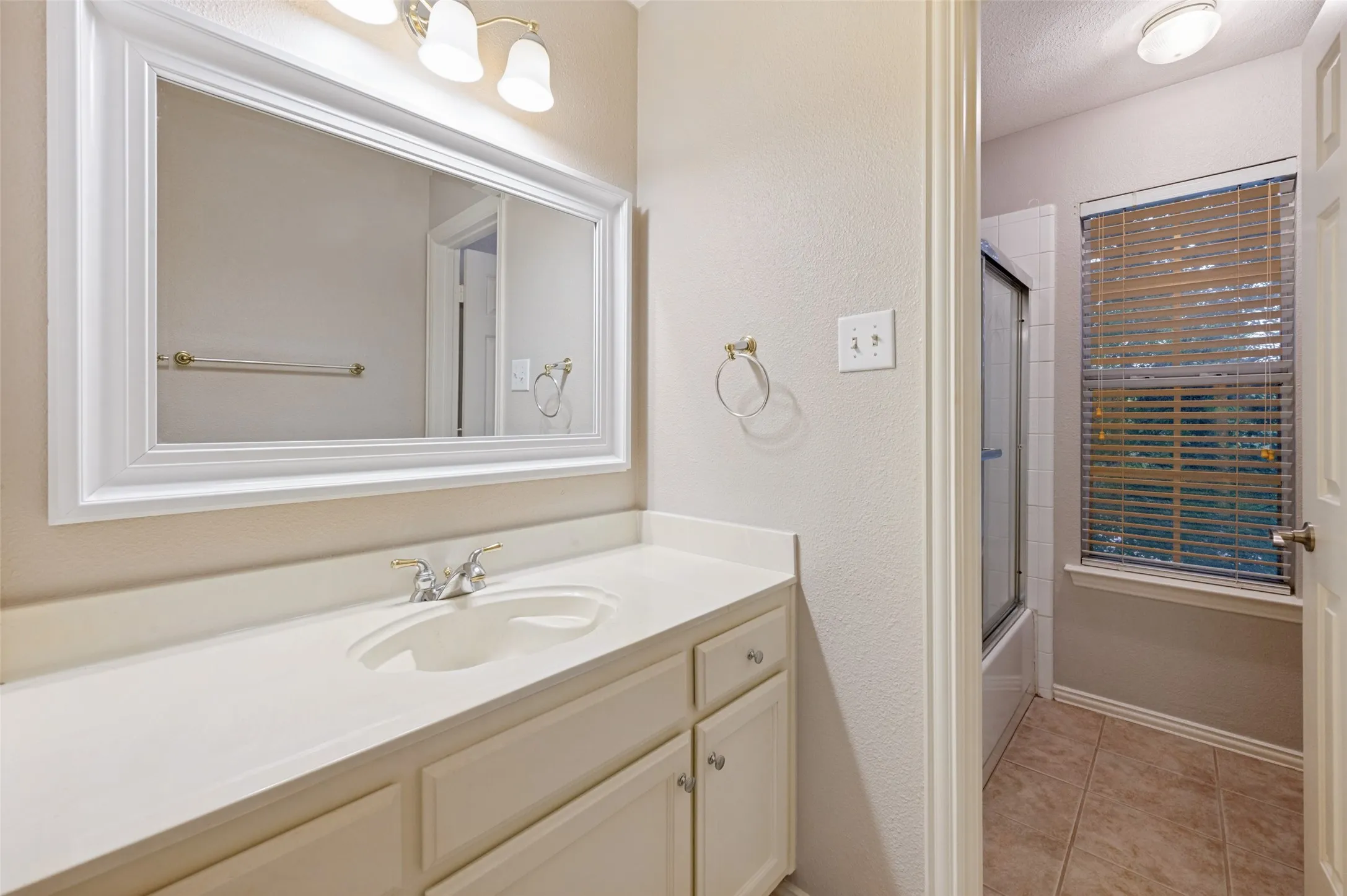 Single Family Residence For Sale in Tarrant County , 3145 Joyce Court, Grapevine, Texas 76051, 4 Bedroom, 4 Bathroom, 3 Garage spaces, 3,233 Sqft, built in 1997, mls#21384623, Real Estate Agent in Grapevine, Homes For Sale in Tarrant county, Homes For Sale in Grapevine, Realtor in Grapevine Texas, Real Estate Brokerage Independent Realty Texas, Luminita Cordes Realtor