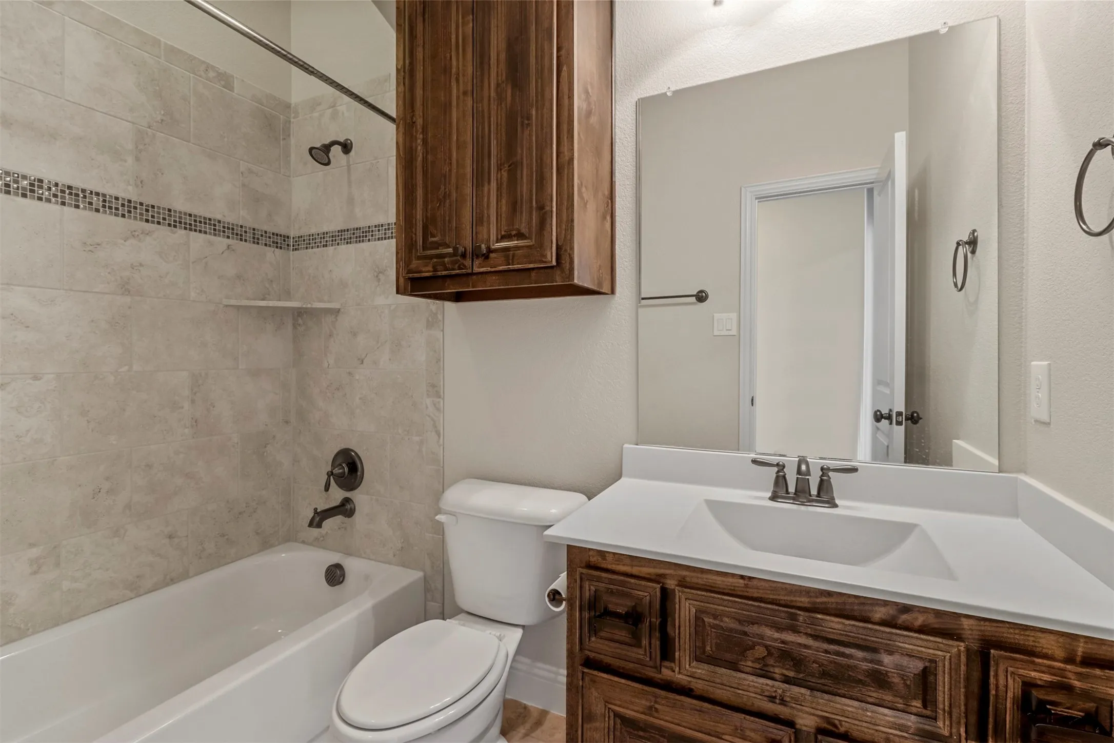Single Family Residence For Rent in Rockwall County , 1603 Trowbridge Circle, Rockwall, Texas 75032, 3 Bedroom, 2 Bathroom, 2 Garage spaces, 1,967 Sqft, built in 2017, mls#21384627, Real Estate Agent in Rockwall, Homes For Rent in Rockwall county, Homes For Rent in Rockwall, Realtor in Rockwall Texas, Real Estate Brokerage Independent Realty Texas, Luminita Cordes Realtor