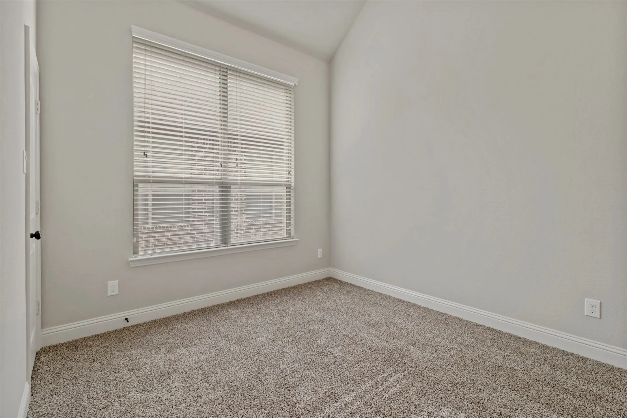 Single Family Residence For Rent in Rockwall County , 1603 Trowbridge Circle, Rockwall, Texas 75032, 3 Bedroom, 2 Bathroom, 2 Garage spaces, 1,967 Sqft, built in 2017, mls#21384627, Real Estate Agent in Rockwall, Homes For Rent in Rockwall county, Homes For Rent in Rockwall, Realtor in Rockwall Texas, Real Estate Brokerage Independent Realty Texas, Luminita Cordes Realtor