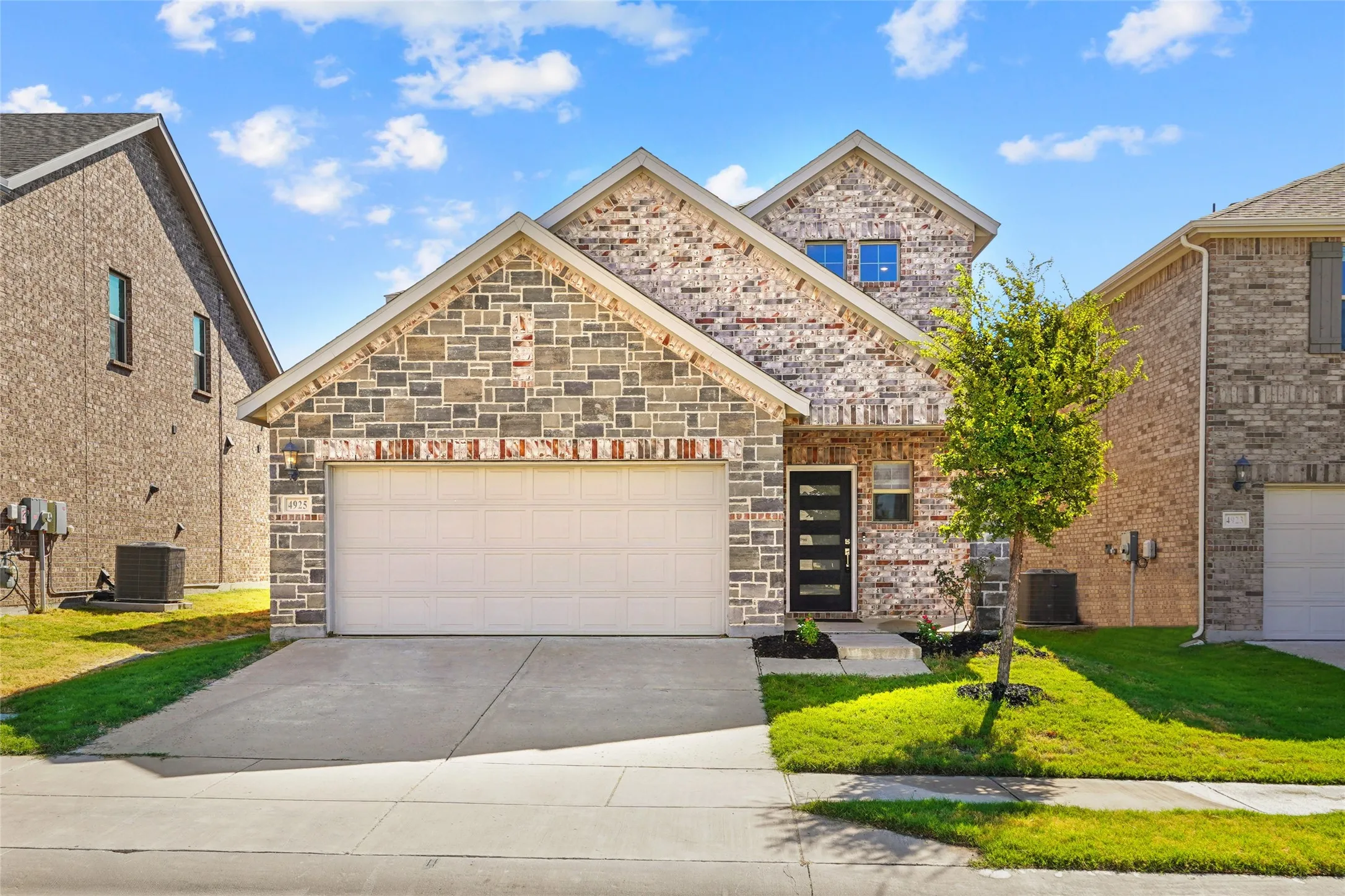 Single Family Residence For Sale in Collin County , 4925 Westhill Drive, Mc Kinney, Texas 75071, 4 Bedroom, 4 Bathroom, 2 Garage spaces, 2,097 Sqft, built in 2022, mls#21382129, Real Estate Agent in Mc Kinney, Homes For Sale in Collin county, Homes For Sale in Mc Kinney, Realtor in Mc Kinney Texas, Real Estate Brokerage Independent Realty Texas, Luminita Cordes Realtor