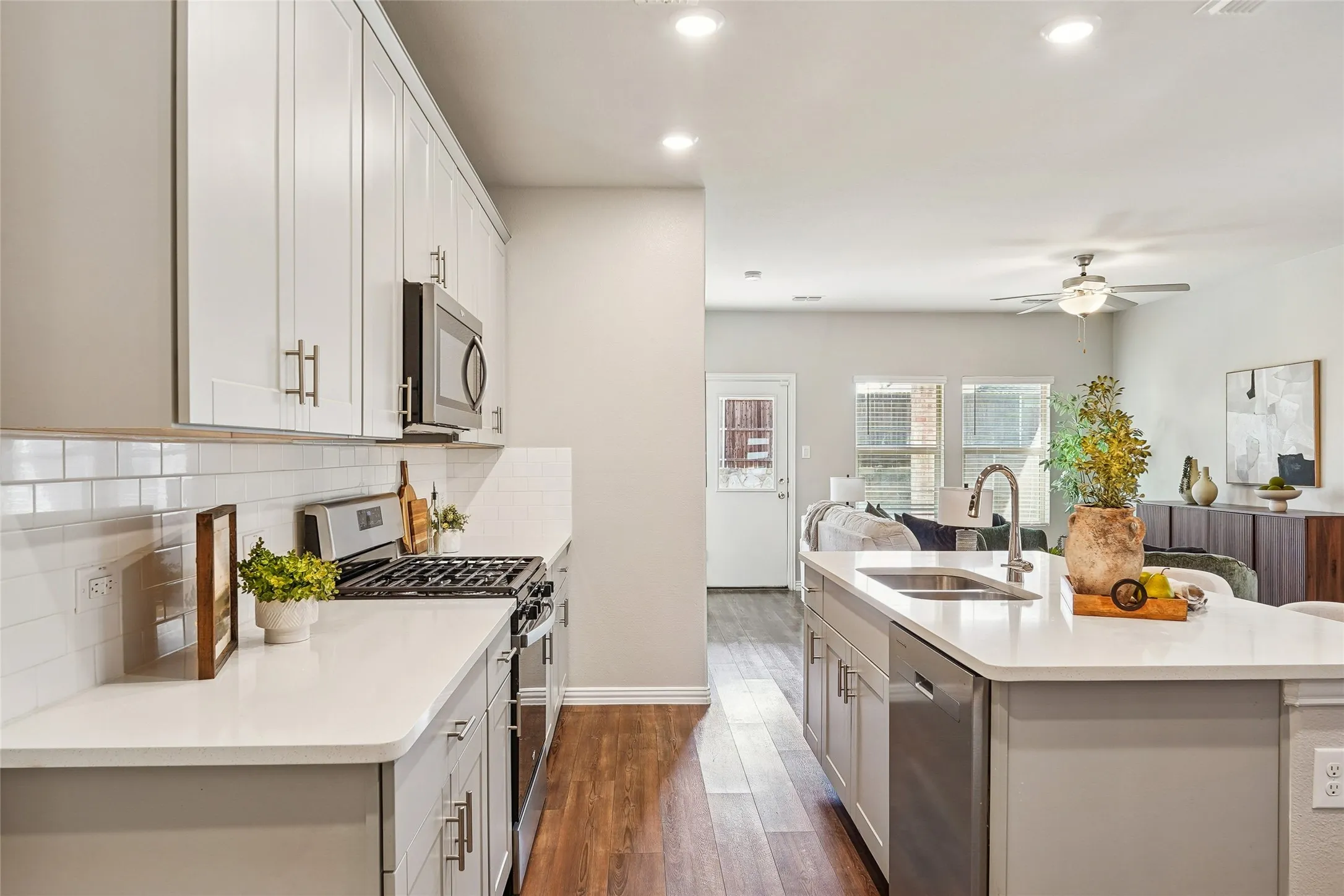 Single Family Residence For Sale in Collin County , 4925 Westhill Drive, Mc Kinney, Texas 75071, 4 Bedroom, 4 Bathroom, 2 Garage spaces, 2,097 Sqft, built in 2022, mls#21382129, Real Estate Agent in Mc Kinney, Homes For Sale in Collin county, Homes For Sale in Mc Kinney, Realtor in Mc Kinney Texas, Real Estate Brokerage Independent Realty Texas, Luminita Cordes Realtor