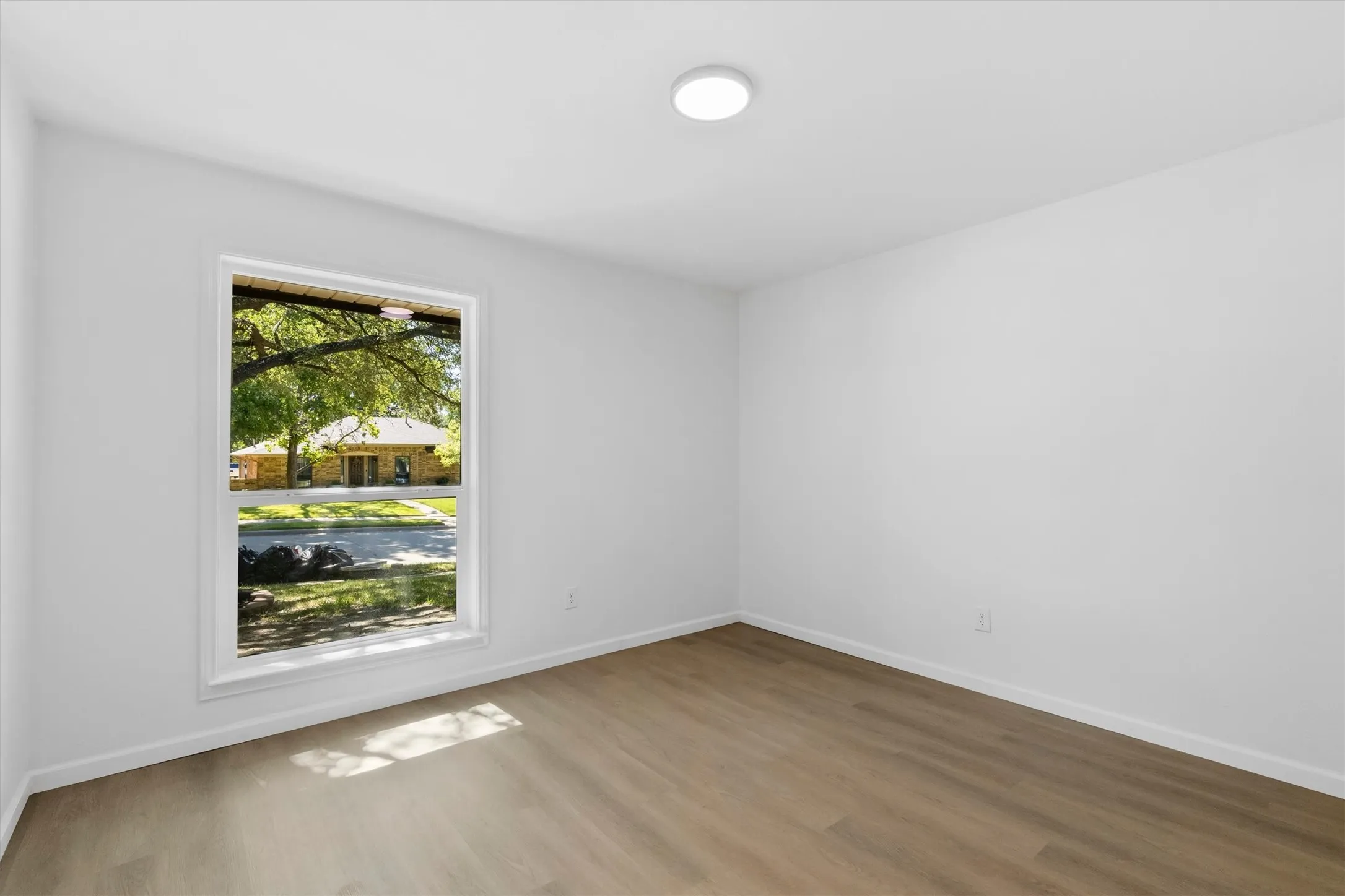 Bedroom 2 with Walkin Closet