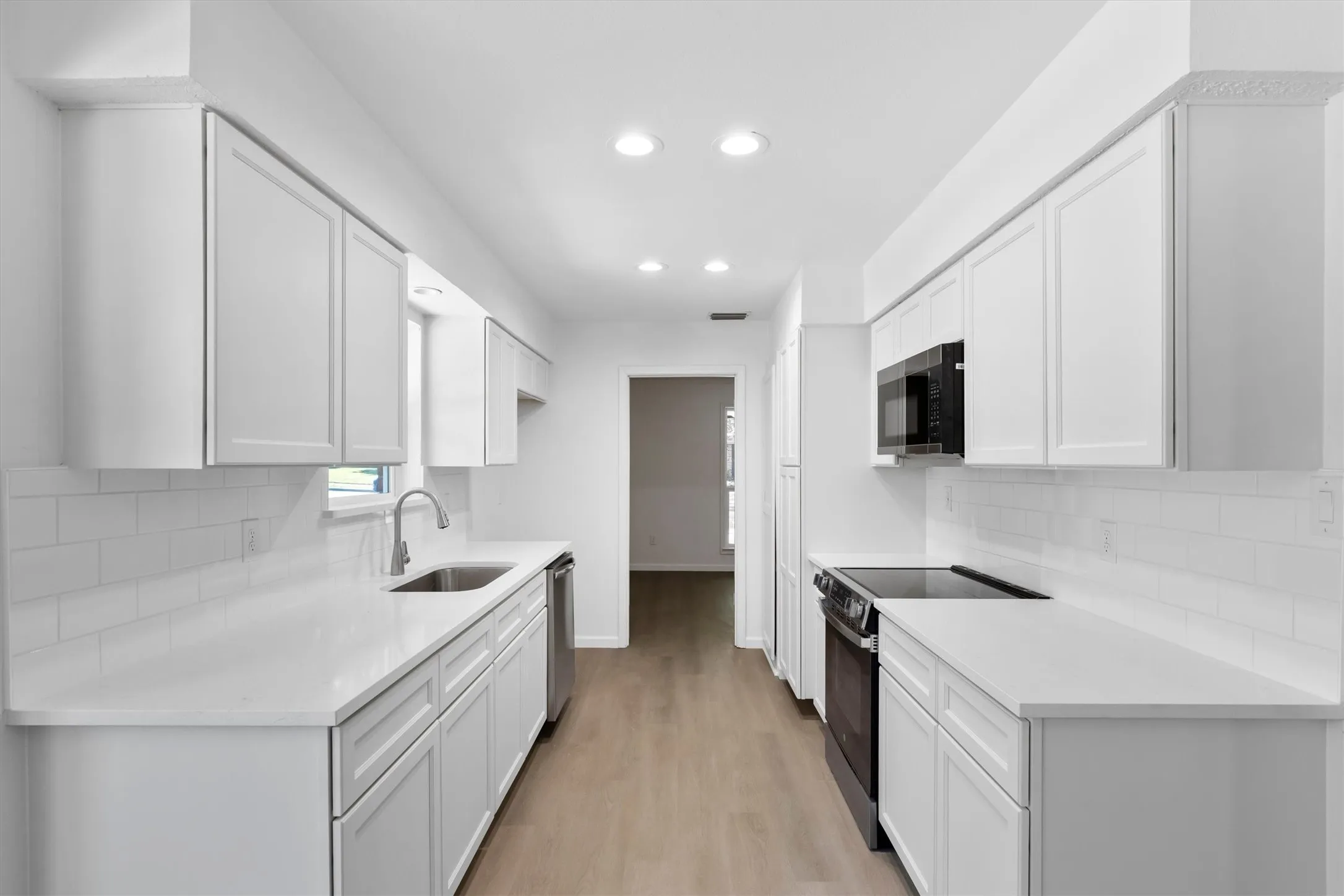 Kitchen, new Cabinets & Quartz Countertops!!