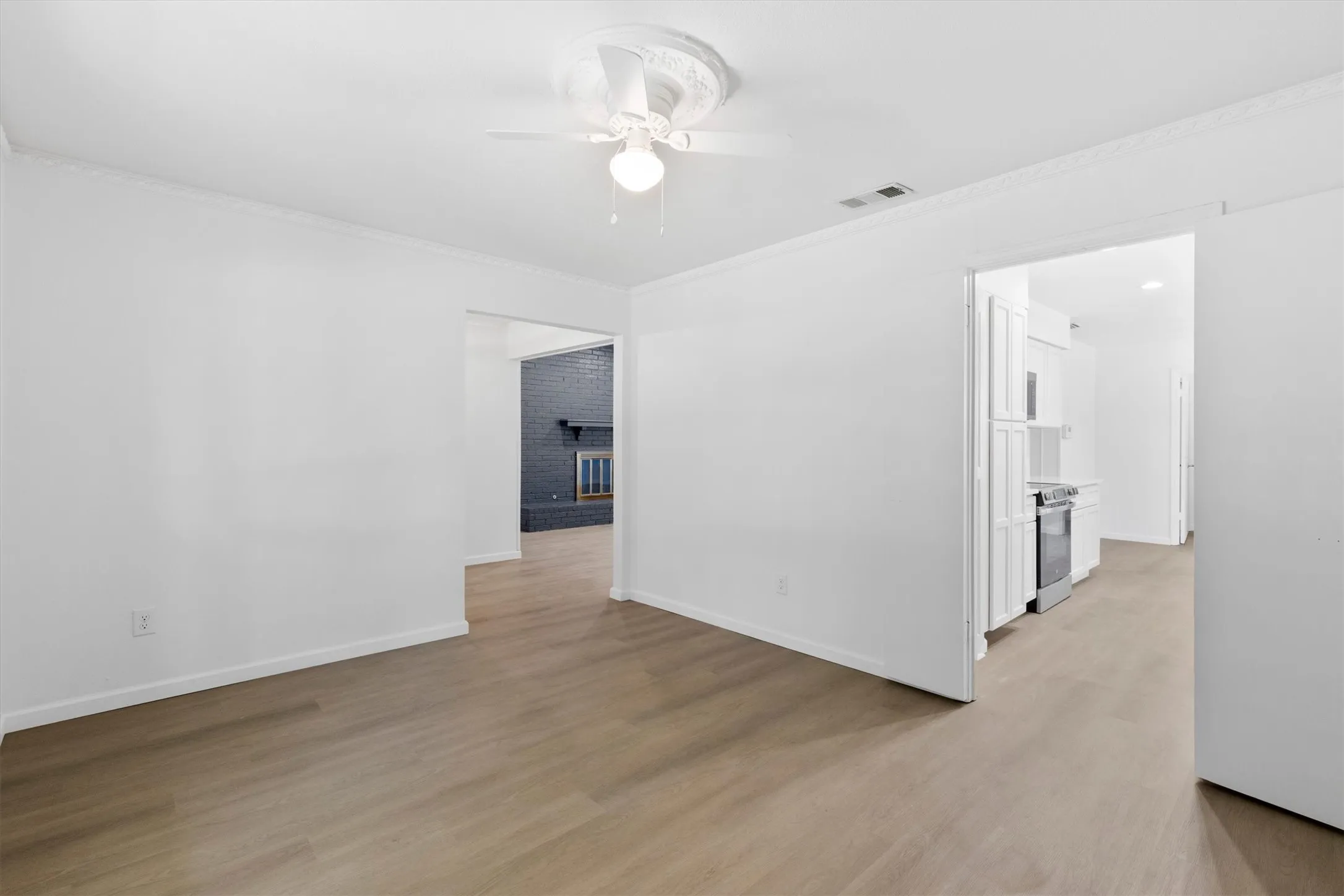 Living to Kitchen and Family Rooms!