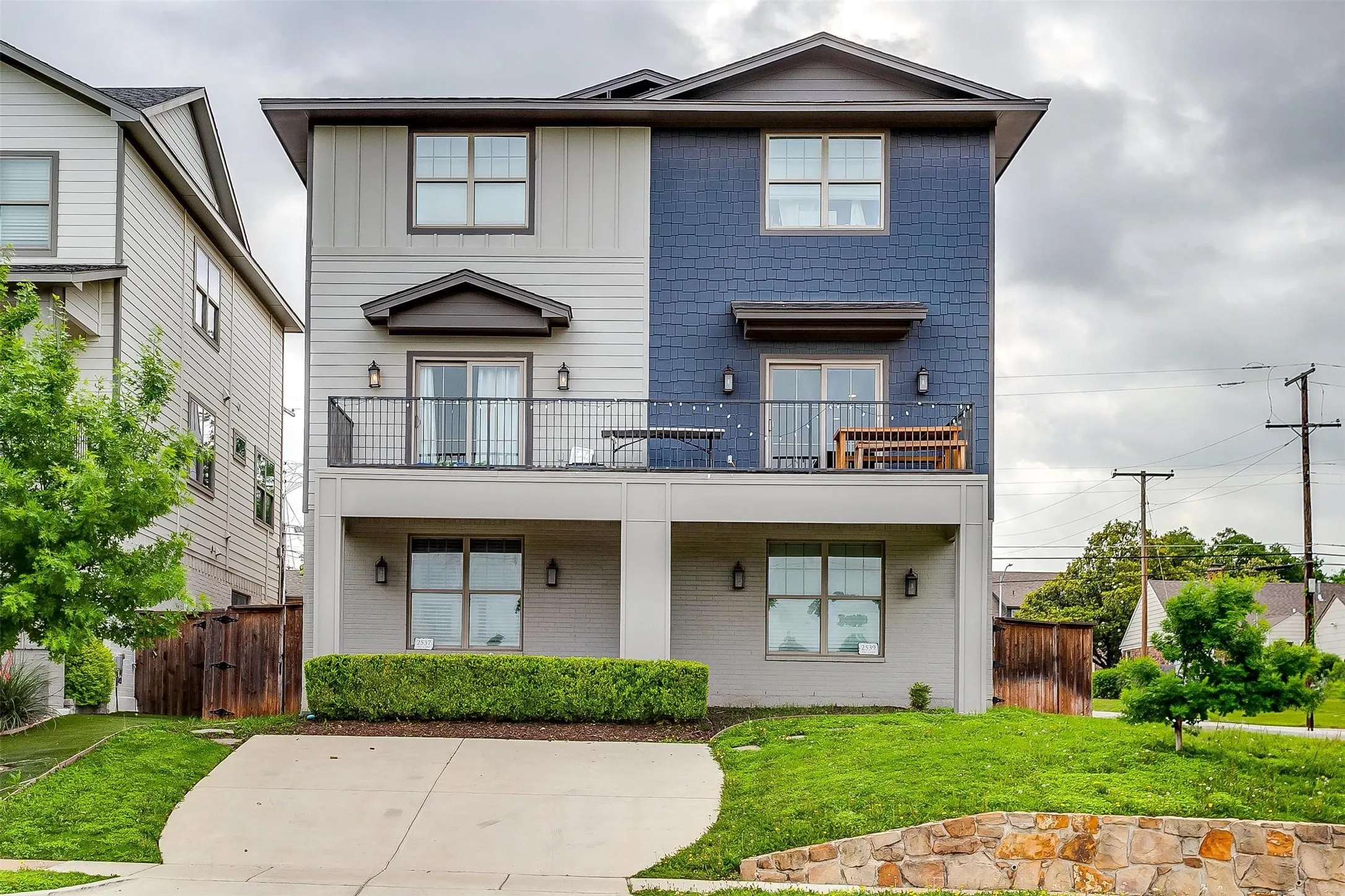 Duplex For Rent in Tarrant County , 2537 Mccart Avenue 2537, Fort Worth, Texas 76110, 5 Bedroom, 5 Bathroom, Garage spaces, 2,478 Sqft, built in 1946, mls#21384607, Real Estate Agent in Fort Worth, Homes For Rent in Tarrant county, Homes For Rent in Fort Worth, Realtor in Fort Worth Texas, Real Estate Brokerage Independent Realty Texas, Luminita Cordes Realtor