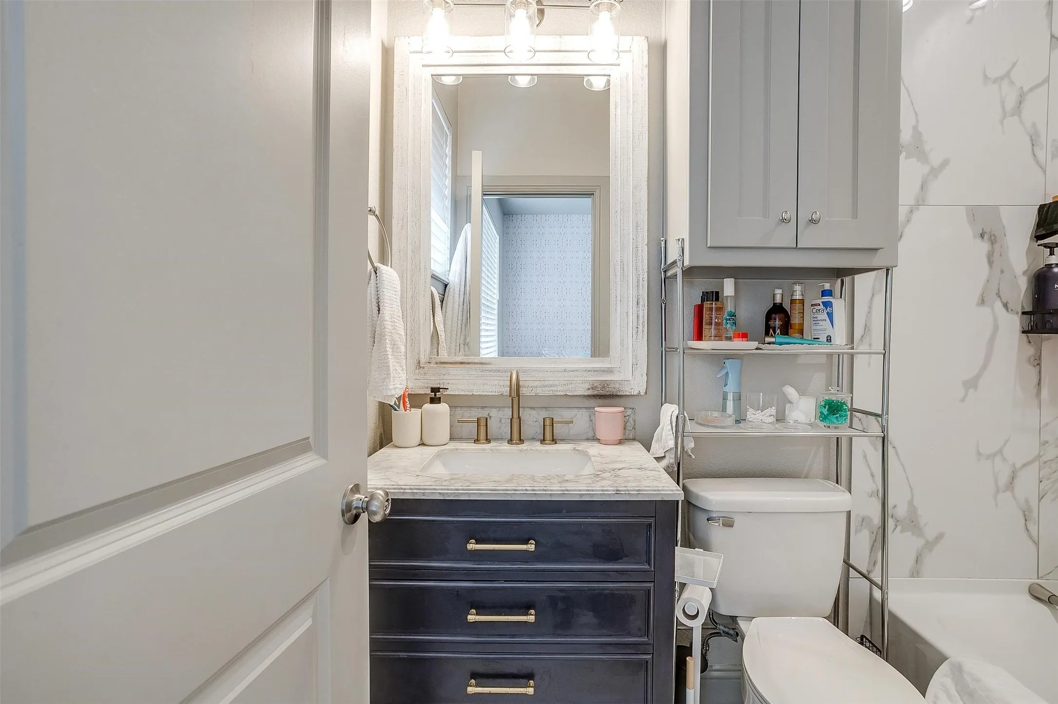 Duplex For Rent in Tarrant County , 2537 Mccart Avenue 2537, Fort Worth, Texas 76110, 5 Bedroom, 5 Bathroom, Garage spaces, 2,478 Sqft, built in 1946, mls#21384607, Real Estate Agent in Fort Worth, Homes For Rent in Tarrant county, Homes For Rent in Fort Worth, Realtor in Fort Worth Texas, Real Estate Brokerage Independent Realty Texas, Luminita Cordes Realtor