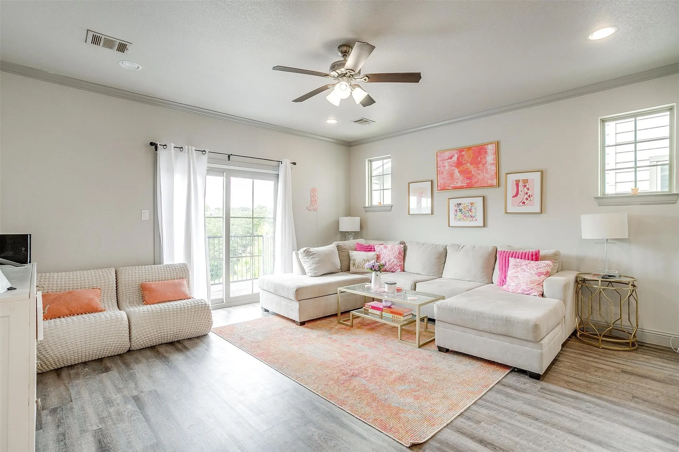 Duplex For Rent in Tarrant County , 2537 Mccart Avenue 2537, Fort Worth, Texas 76110, 5 Bedroom, 5 Bathroom, Garage spaces, 2,478 Sqft, built in 1946, mls#21384607, Real Estate Agent in Fort Worth, Homes For Rent in Tarrant county, Homes For Rent in Fort Worth, Realtor in Fort Worth Texas, Real Estate Brokerage Independent Realty Texas, Luminita Cordes Realtor