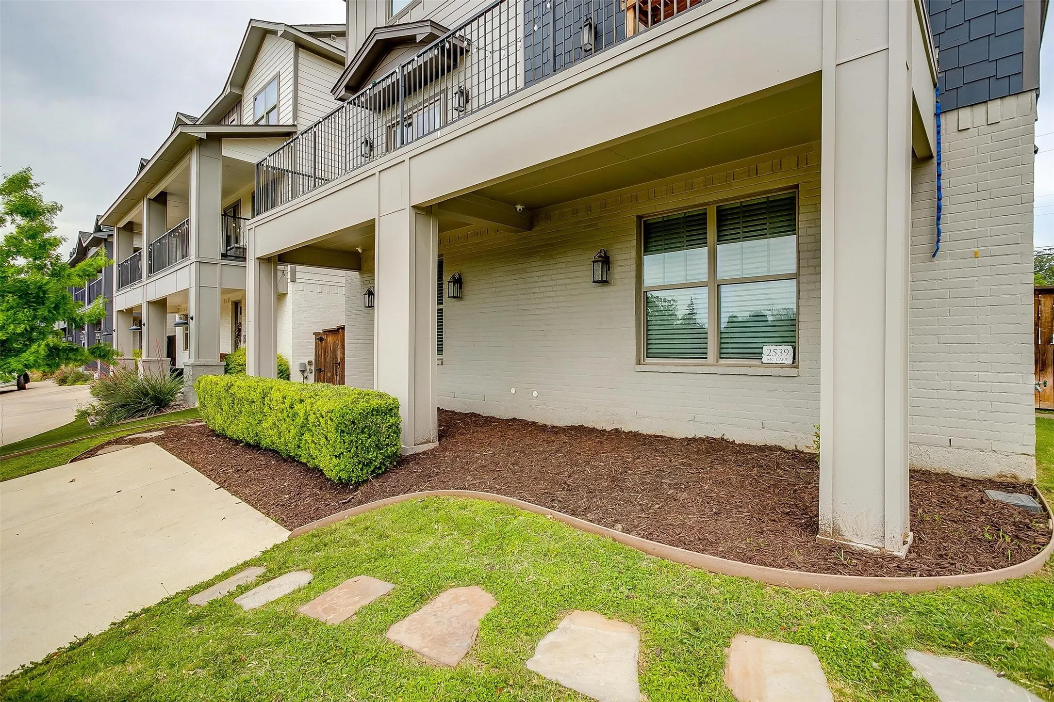 Duplex For Rent in Tarrant County , 2537 Mccart Avenue 2537, Fort Worth, Texas 76110, 5 Bedroom, 5 Bathroom, Garage spaces, 2,478 Sqft, built in 1946, mls#21384607, Real Estate Agent in Fort Worth, Homes For Rent in Tarrant county, Homes For Rent in Fort Worth, Realtor in Fort Worth Texas, Real Estate Brokerage Independent Realty Texas, Luminita Cordes Realtor