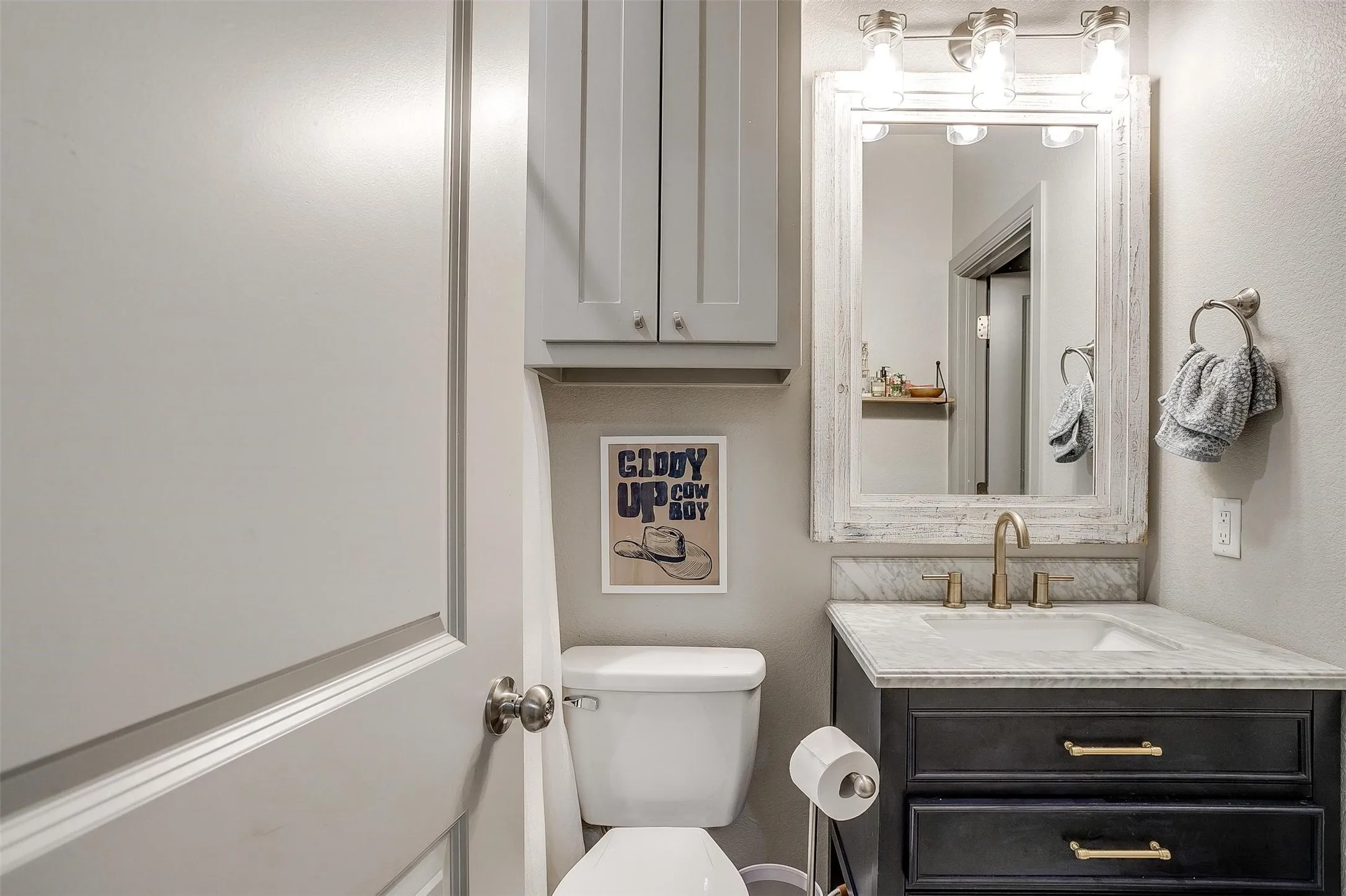 Duplex For Rent in Tarrant County , 2537 Mccart Avenue 2537, Fort Worth, Texas 76110, 5 Bedroom, 5 Bathroom, Garage spaces, 2,478 Sqft, built in 1946, mls#21384607, Real Estate Agent in Fort Worth, Homes For Rent in Tarrant county, Homes For Rent in Fort Worth, Realtor in Fort Worth Texas, Real Estate Brokerage Independent Realty Texas, Luminita Cordes Realtor
