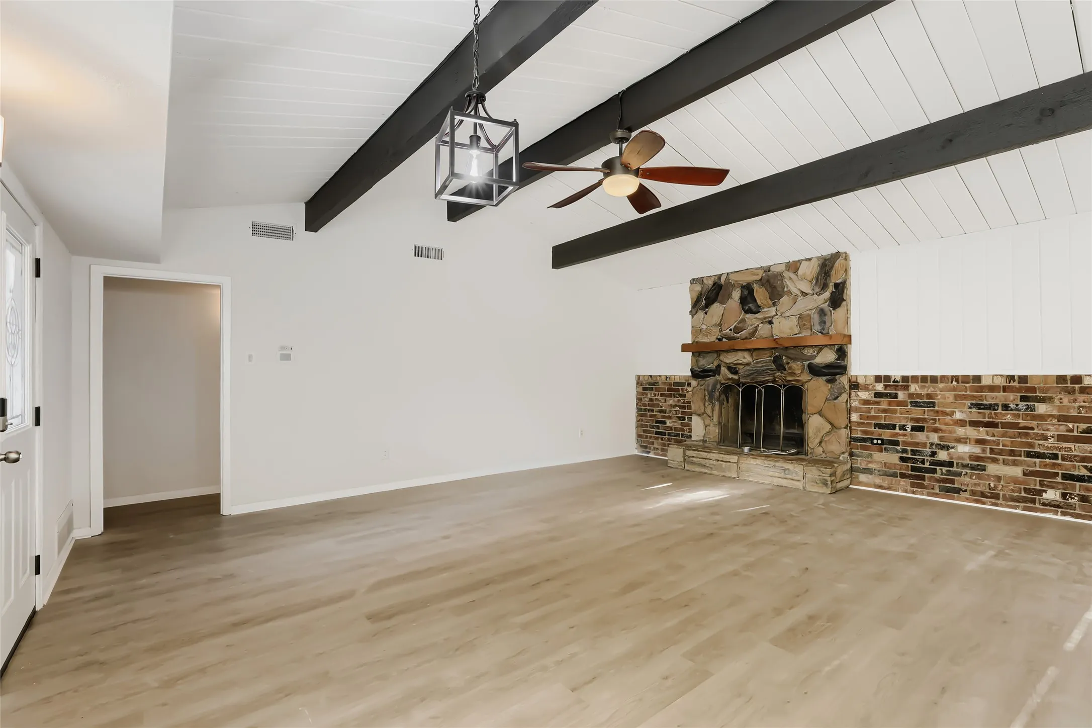 Single Family Residence For Sale in Dallas County , 741 Greenhaven Drive, Richardson, Texas 75080, 3 Bedroom, 2 Bathroom, 2 Garage spaces, 1,512 Sqft, built in 1963, mls#21376178, Real Estate Agent in Richardson, Homes For Sale in Dallas county, Homes For Sale in Richardson, Realtor in Richardson Texas, Real Estate Brokerage Independent Realty Texas, Luminita Cordes Realtor