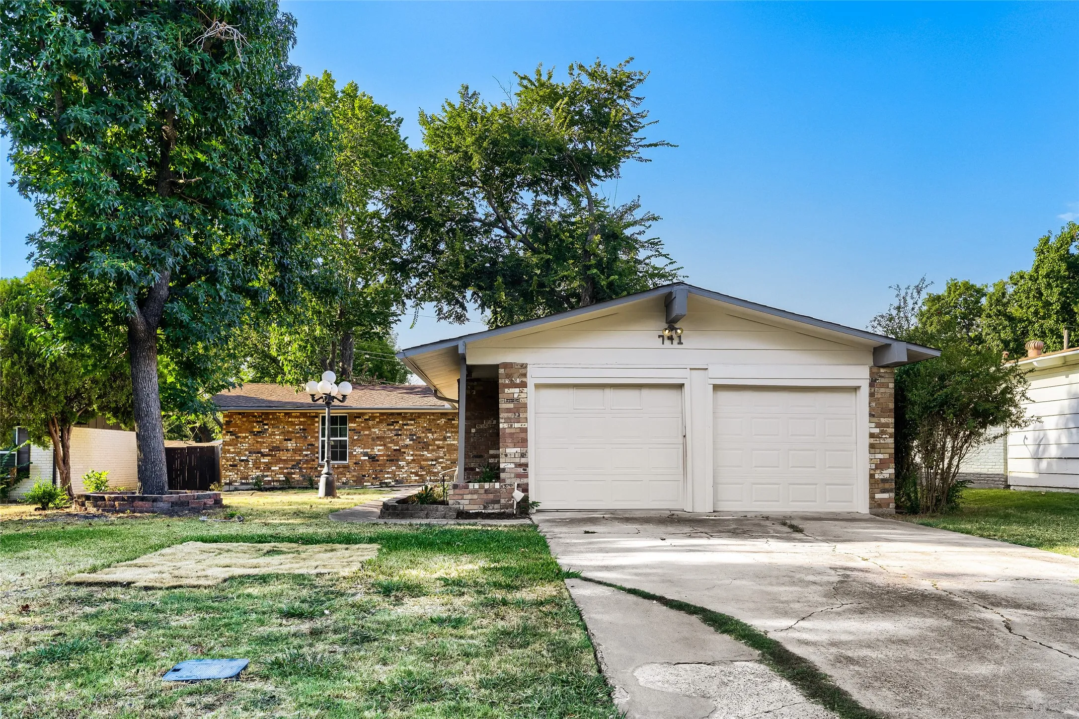 Single Family Residence For Sale in Dallas County , 741 Greenhaven Drive, Richardson, Texas 75080, 3 Bedroom, 2 Bathroom, 2 Garage spaces, 1,512 Sqft, built in 1963, mls#21376178, Real Estate Agent in Richardson, Homes For Sale in Dallas county, Homes For Sale in Richardson, Realtor in Richardson Texas, Real Estate Brokerage Independent Realty Texas, Luminita Cordes Realtor