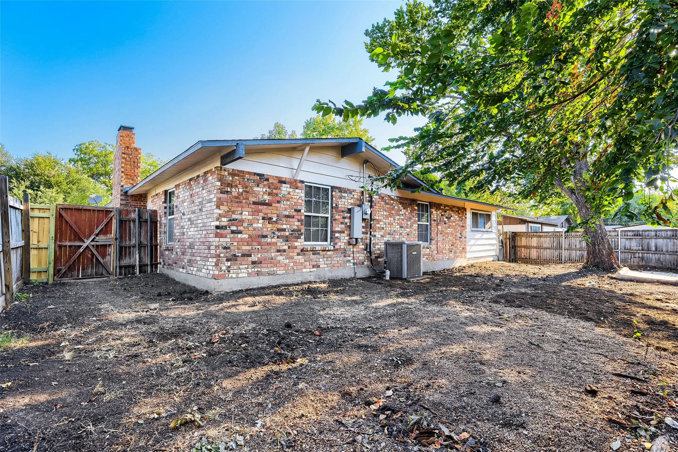 Single Family Residence For Sale in Dallas County , 741 Greenhaven Drive, Richardson, Texas 75080, 3 Bedroom, 2 Bathroom, 2 Garage spaces, 1,512 Sqft, built in 1963, mls#21376178, Real Estate Agent in Richardson, Homes For Sale in Dallas county, Homes For Sale in Richardson, Realtor in Richardson Texas, Real Estate Brokerage Independent Realty Texas, Luminita Cordes Realtor