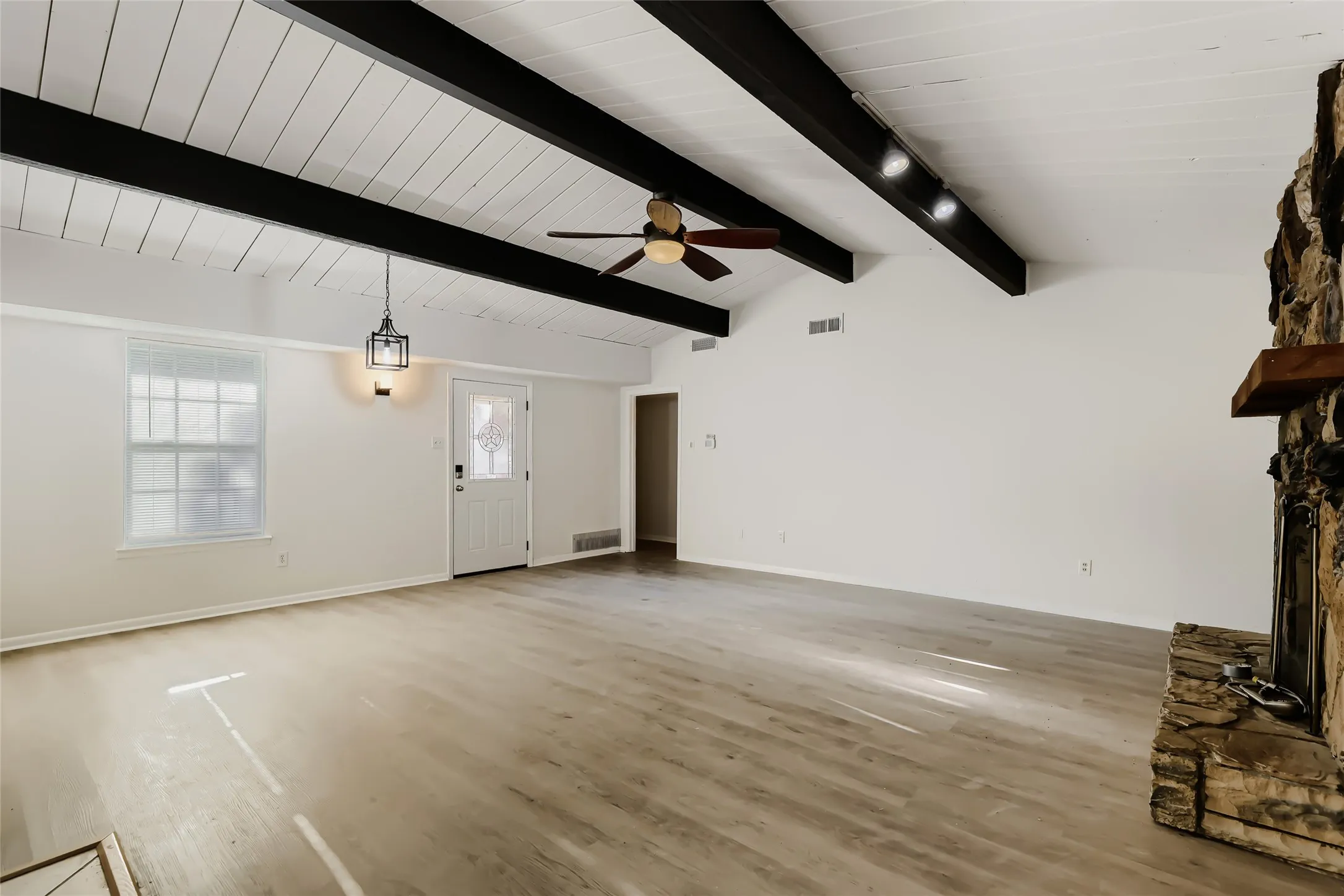 Single Family Residence For Sale in Dallas County , 741 Greenhaven Drive, Richardson, Texas 75080, 3 Bedroom, 2 Bathroom, 2 Garage spaces, 1,512 Sqft, built in 1963, mls#21376178, Real Estate Agent in Richardson, Homes For Sale in Dallas county, Homes For Sale in Richardson, Realtor in Richardson Texas, Real Estate Brokerage Independent Realty Texas, Luminita Cordes Realtor