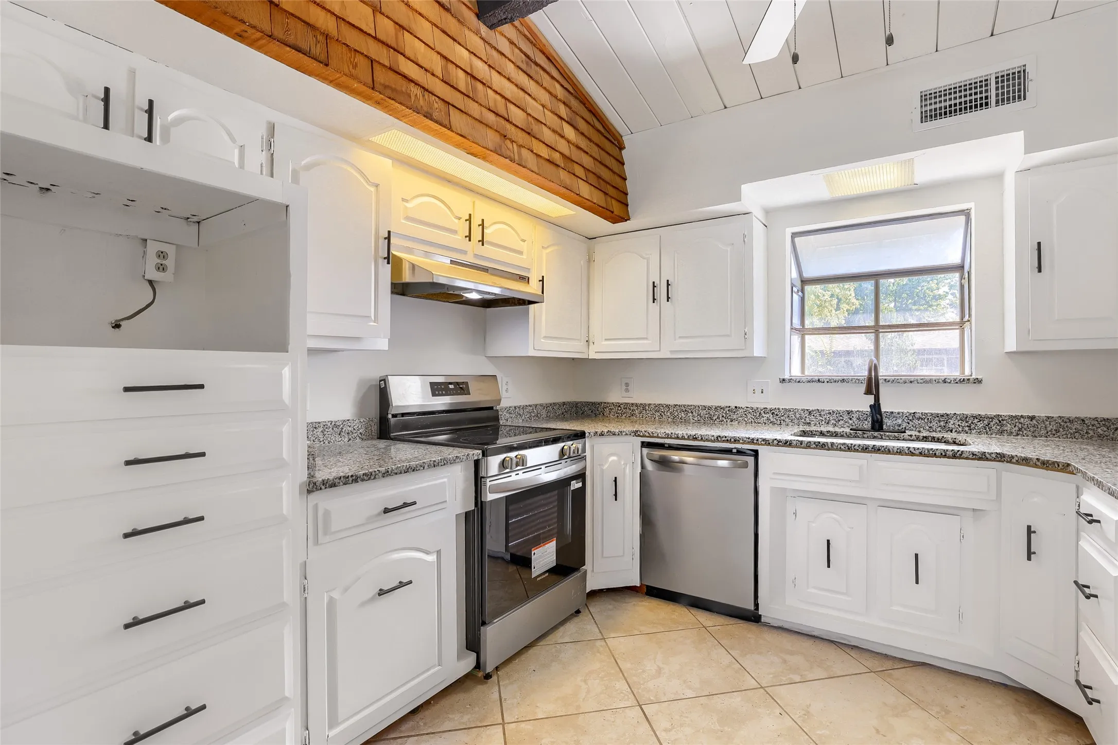 Single Family Residence For Sale in Dallas County , 741 Greenhaven Drive, Richardson, Texas 75080, 3 Bedroom, 2 Bathroom, 2 Garage spaces, 1,512 Sqft, built in 1963, mls#21376178, Real Estate Agent in Richardson, Homes For Sale in Dallas county, Homes For Sale in Richardson, Realtor in Richardson Texas, Real Estate Brokerage Independent Realty Texas, Luminita Cordes Realtor