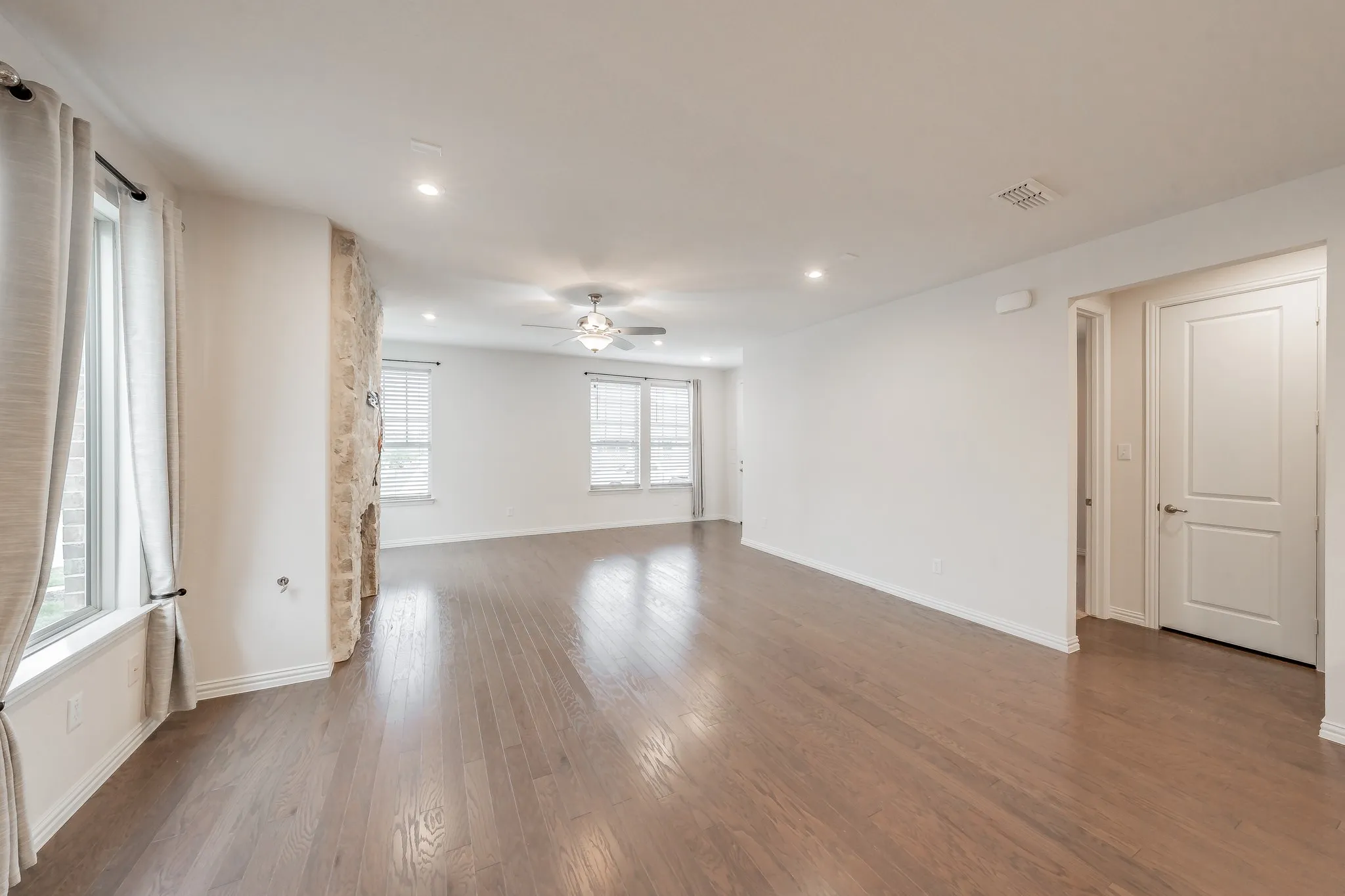 Single Family Residence For Rent in Denton County , 900 Pearl Place, Northlake, Texas 76247, 3 Bedroom, 2 Bathroom, 2 Garage spaces, 1,794 Sqft, built in 2020, mls#21384638, Real Estate Agent in Northlake, Homes For Rent in Denton county, Homes For Rent in Northlake, Realtor in Northlake Texas, Real Estate Brokerage Independent Realty Texas, Luminita Cordes Realtor