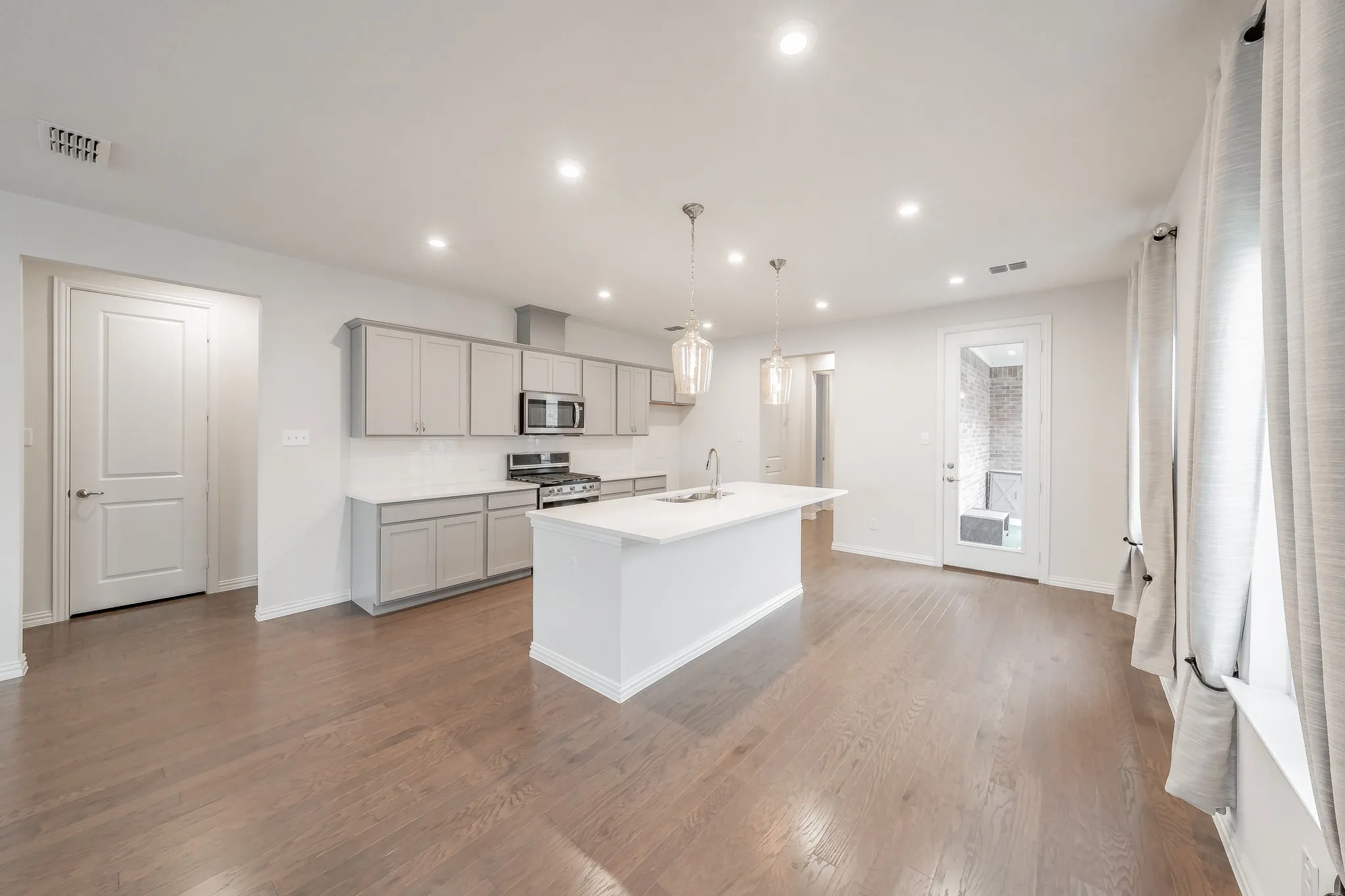 Single Family Residence For Rent in Denton County , 900 Pearl Place, Northlake, Texas 76247, 3 Bedroom, 2 Bathroom, 2 Garage spaces, 1,794 Sqft, built in 2020, mls#21384638, Real Estate Agent in Northlake, Homes For Rent in Denton county, Homes For Rent in Northlake, Realtor in Northlake Texas, Real Estate Brokerage Independent Realty Texas, Luminita Cordes Realtor