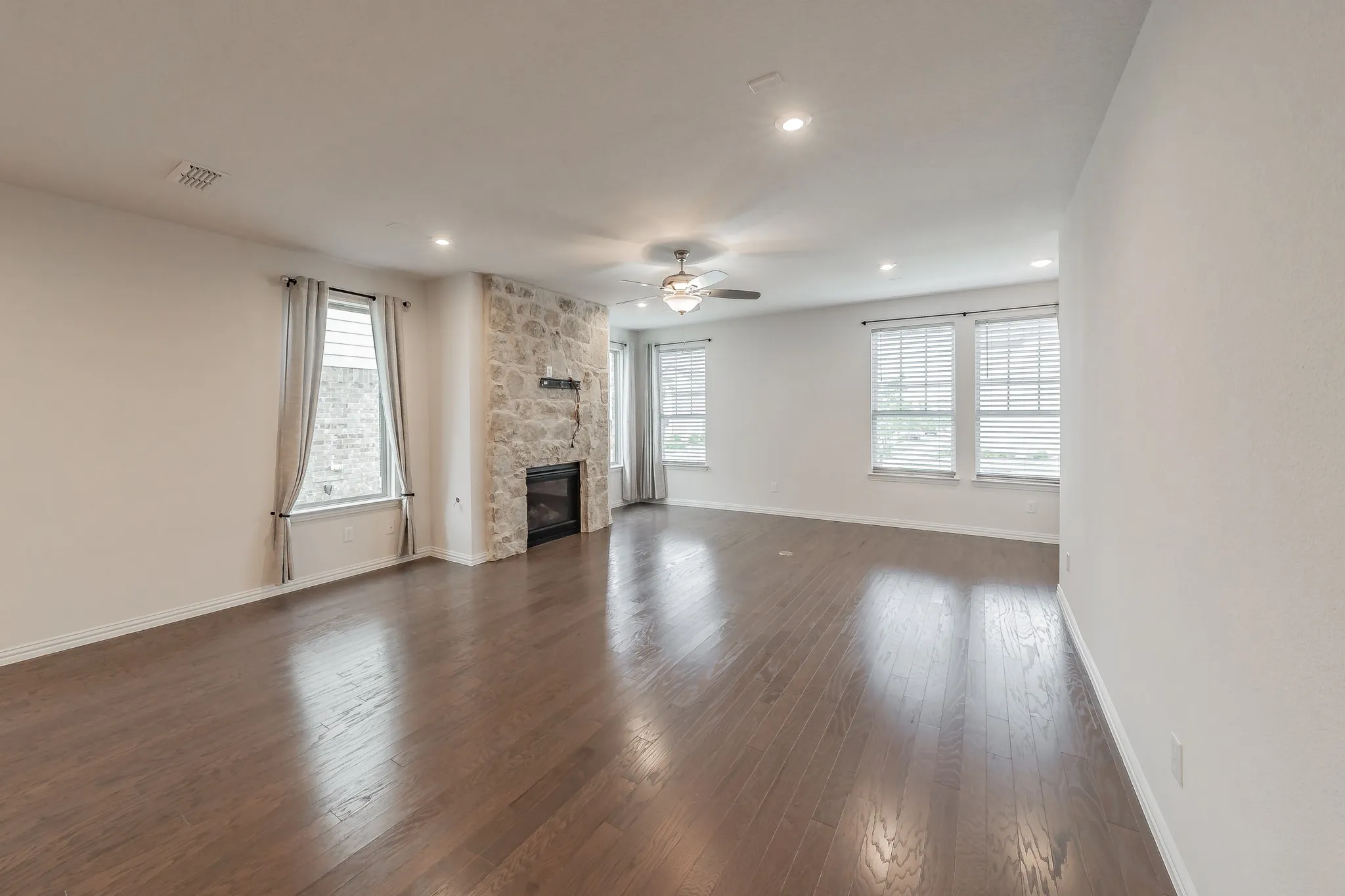 Single Family Residence For Rent in Denton County , 900 Pearl Place, Northlake, Texas 76247, 3 Bedroom, 2 Bathroom, 2 Garage spaces, 1,794 Sqft, built in 2020, mls#21384638, Real Estate Agent in Northlake, Homes For Rent in Denton county, Homes For Rent in Northlake, Realtor in Northlake Texas, Real Estate Brokerage Independent Realty Texas, Luminita Cordes Realtor