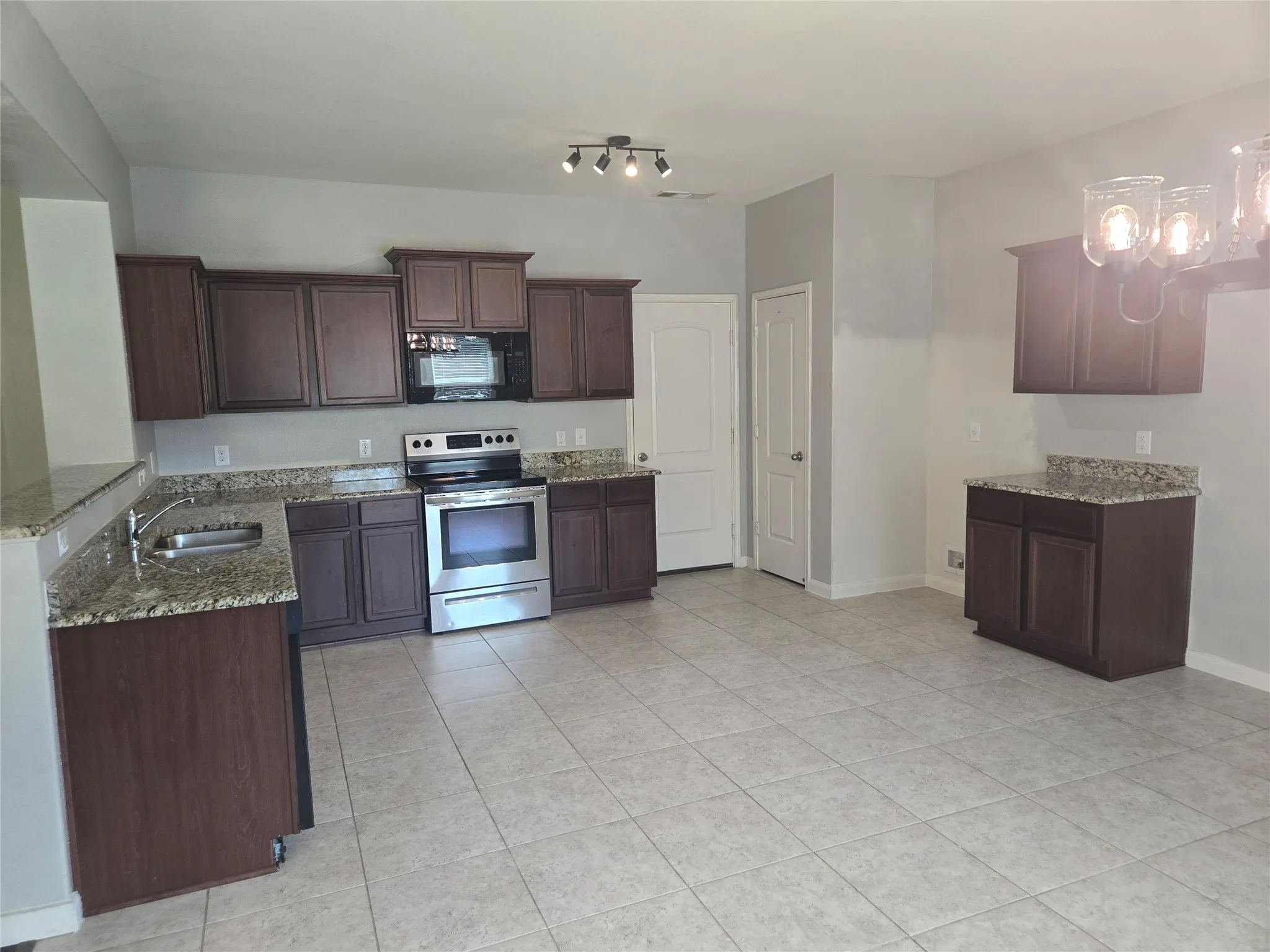 Single Family Residence For Rent in Collin County , 1627 Blackburn Way, Princeton, Texas 75407, 3 Bedroom, 3 Bathroom, 2 Garage spaces, 2,049 Sqft, built in 2017, mls#21382085, Real Estate Agent in Princeton, Homes For Rent in Collin county, Homes For Rent in Princeton, Realtor in Princeton Texas, Real Estate Brokerage Independent Realty Texas, Luminita Cordes Realtor
