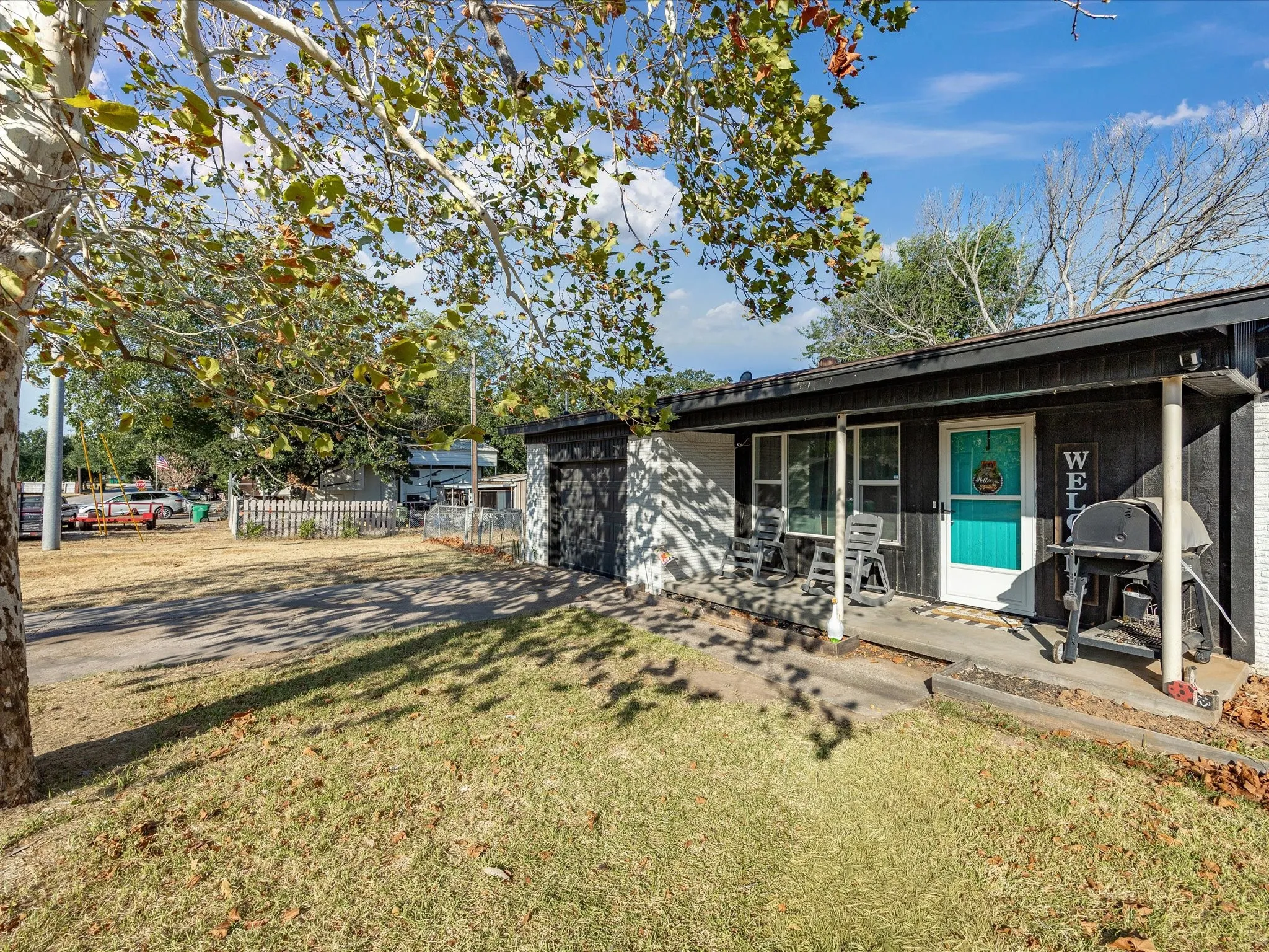 Single Family Residence For Sale in Montague County , 1306 Hulme Street, Bowie, Texas 76230, 3 Bedroom, 2 Bathroom, 1 Garage spaces, 1,380 Sqft, built in 1965, mls#21383459, Real Estate Agent in Bowie, Homes For Sale in Montague county, Homes For Sale in Bowie, Realtor in Bowie Texas, Real Estate Brokerage Independent Realty Texas, Luminita Cordes Realtor