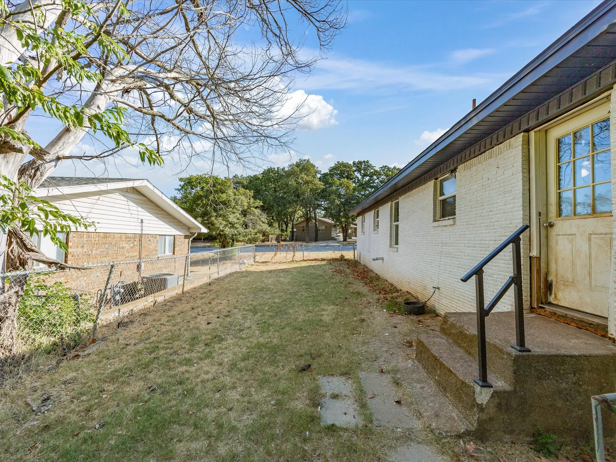 Single Family Residence For Sale in Montague County , 1306 Hulme Street, Bowie, Texas 76230, 3 Bedroom, 2 Bathroom, 1 Garage spaces, 1,380 Sqft, built in 1965, mls#21383459, Real Estate Agent in Bowie, Homes For Sale in Montague county, Homes For Sale in Bowie, Realtor in Bowie Texas, Real Estate Brokerage Independent Realty Texas, Luminita Cordes Realtor