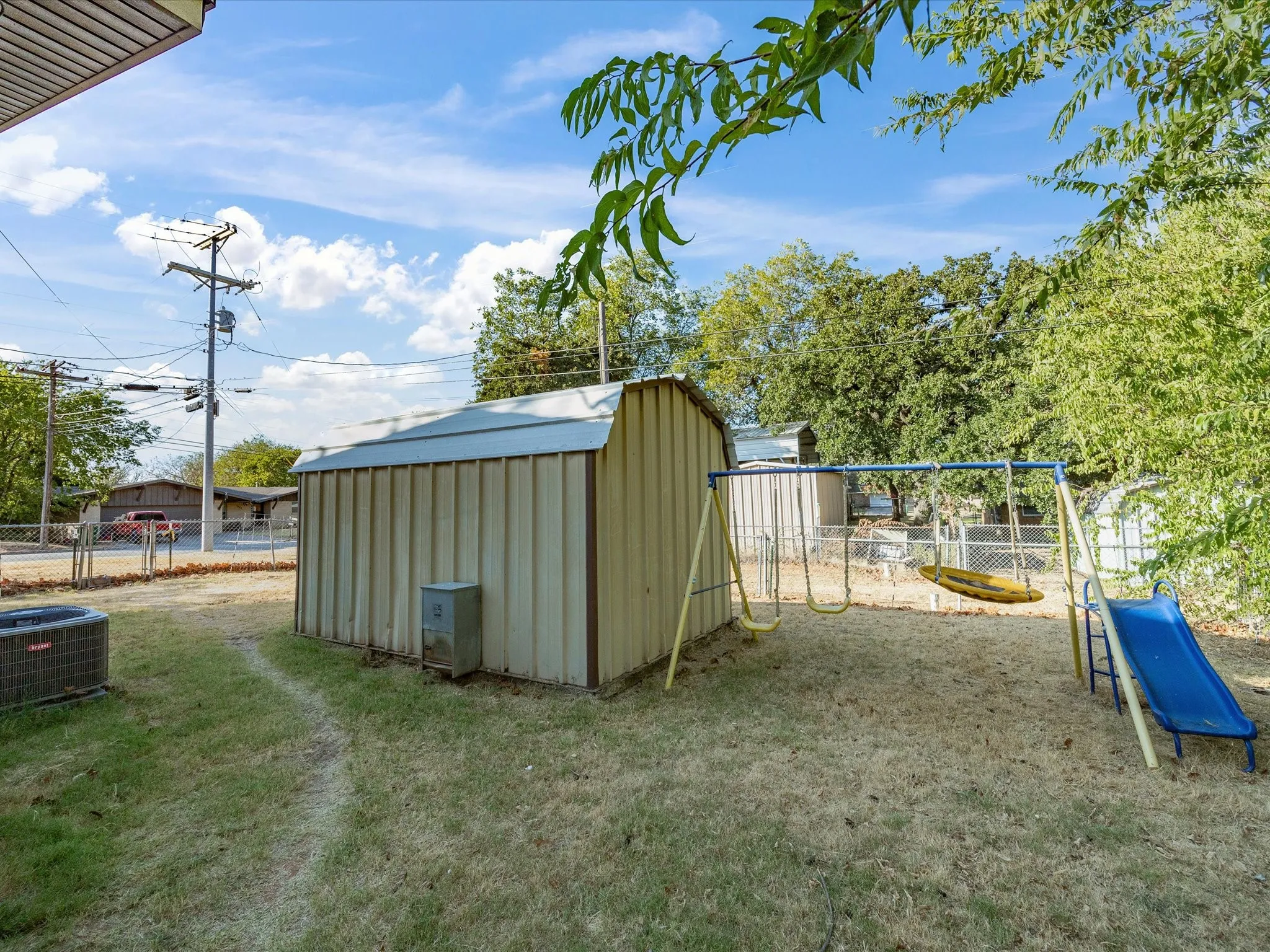 Single Family Residence For Sale in Montague County , 1306 Hulme Street, Bowie, Texas 76230, 3 Bedroom, 2 Bathroom, 1 Garage spaces, 1,380 Sqft, built in 1965, mls#21383459, Real Estate Agent in Bowie, Homes For Sale in Montague county, Homes For Sale in Bowie, Realtor in Bowie Texas, Real Estate Brokerage Independent Realty Texas, Luminita Cordes Realtor