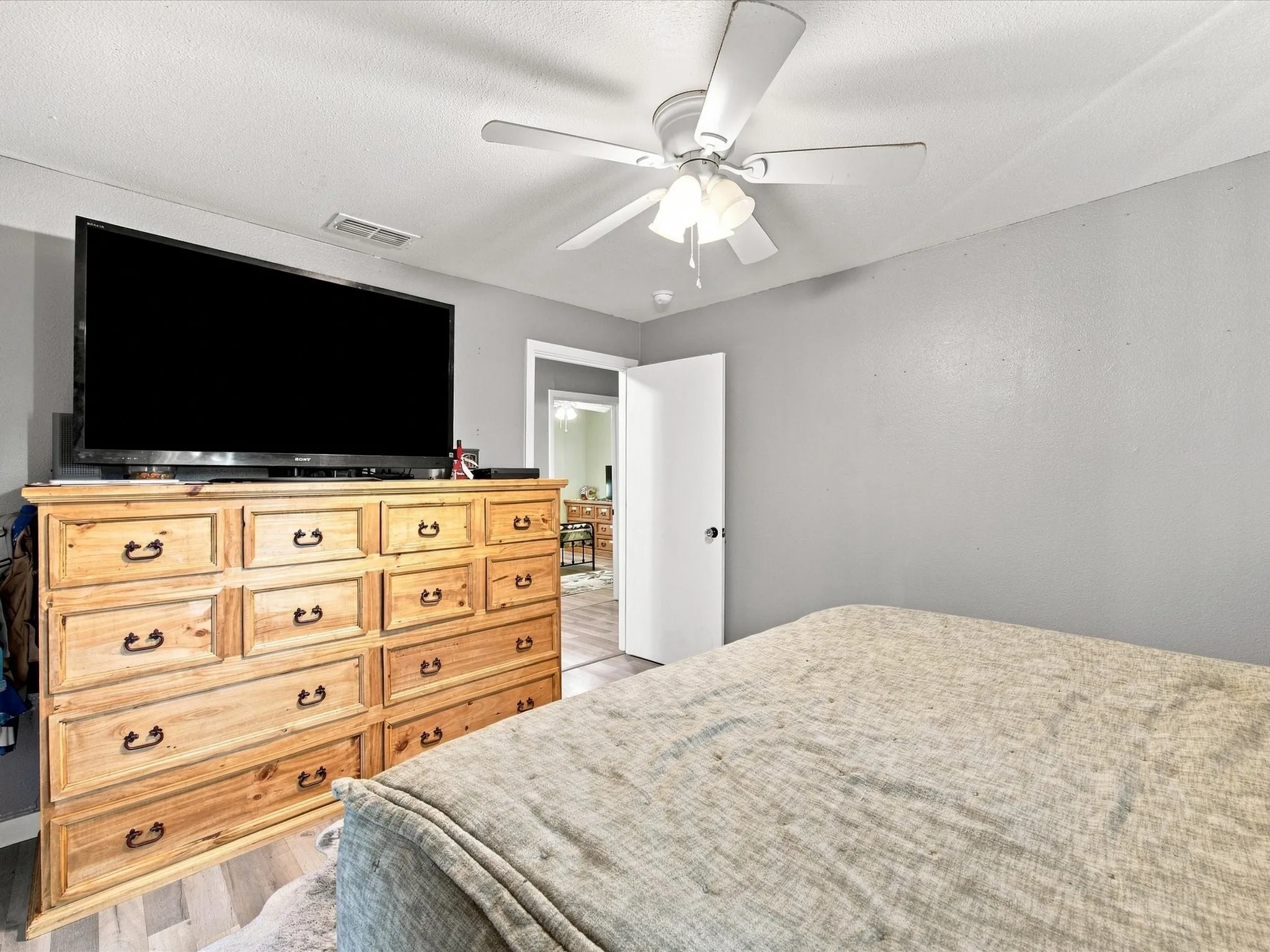 Single Family Residence For Sale in Montague County , 1306 Hulme Street, Bowie, Texas 76230, 3 Bedroom, 2 Bathroom, 1 Garage spaces, 1,380 Sqft, built in 1965, mls#21383459, Real Estate Agent in Bowie, Homes For Sale in Montague county, Homes For Sale in Bowie, Realtor in Bowie Texas, Real Estate Brokerage Independent Realty Texas, Luminita Cordes Realtor