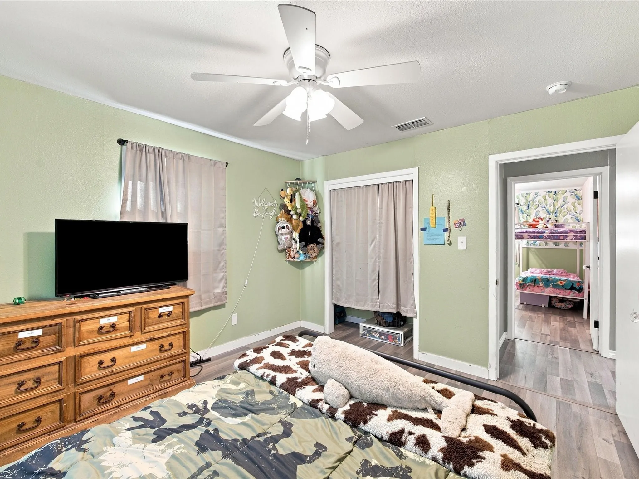 Single Family Residence For Sale in Montague County , 1306 Hulme Street, Bowie, Texas 76230, 3 Bedroom, 2 Bathroom, 1 Garage spaces, 1,380 Sqft, built in 1965, mls#21383459, Real Estate Agent in Bowie, Homes For Sale in Montague county, Homes For Sale in Bowie, Realtor in Bowie Texas, Real Estate Brokerage Independent Realty Texas, Luminita Cordes Realtor