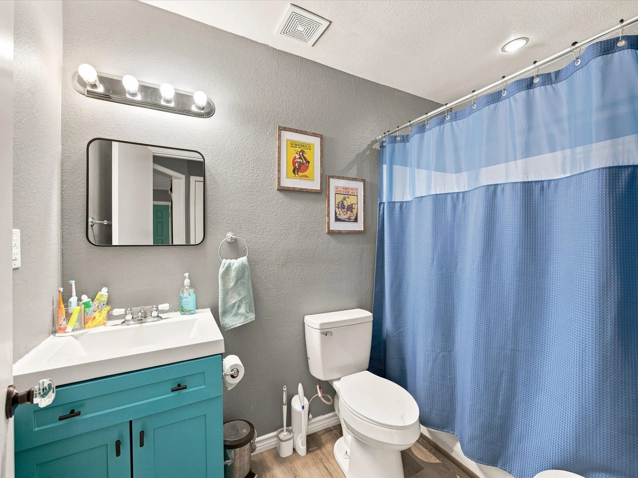 Single Family Residence For Sale in Montague County , 1306 Hulme Street, Bowie, Texas 76230, 3 Bedroom, 2 Bathroom, 1 Garage spaces, 1,380 Sqft, built in 1965, mls#21383459, Real Estate Agent in Bowie, Homes For Sale in Montague county, Homes For Sale in Bowie, Realtor in Bowie Texas, Real Estate Brokerage Independent Realty Texas, Luminita Cordes Realtor