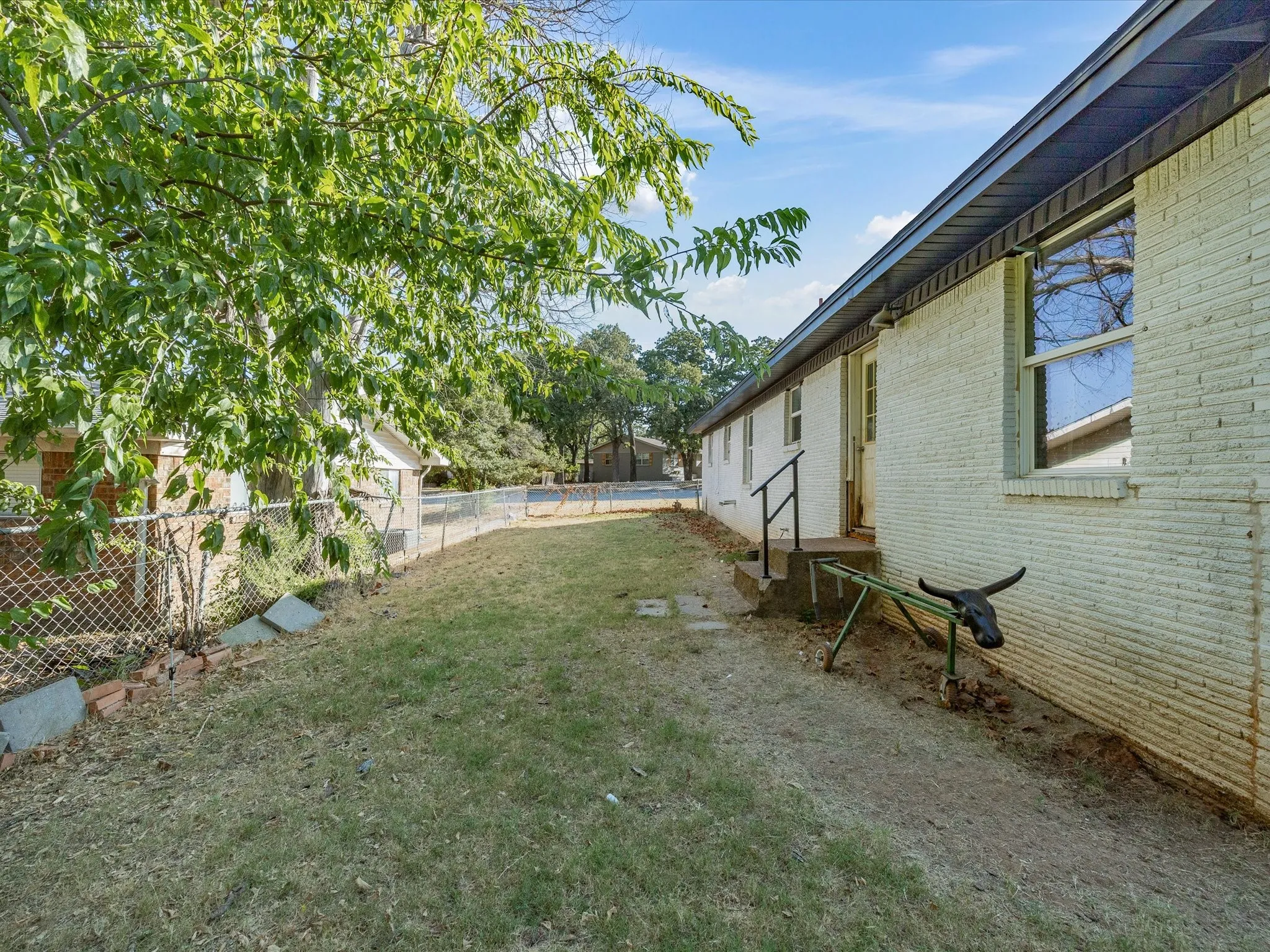 Single Family Residence For Sale in Montague County , 1306 Hulme Street, Bowie, Texas 76230, 3 Bedroom, 2 Bathroom, 1 Garage spaces, 1,380 Sqft, built in 1965, mls#21383459, Real Estate Agent in Bowie, Homes For Sale in Montague county, Homes For Sale in Bowie, Realtor in Bowie Texas, Real Estate Brokerage Independent Realty Texas, Luminita Cordes Realtor